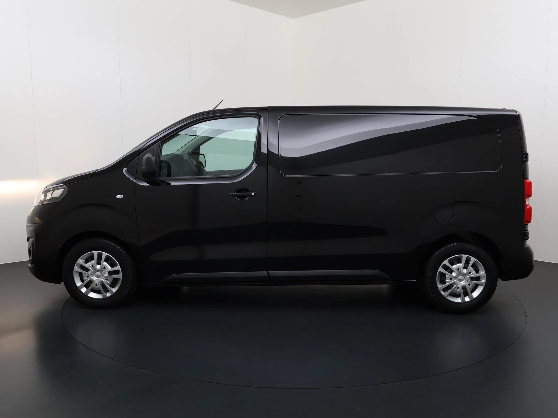 Opel-Vivaro-image-3