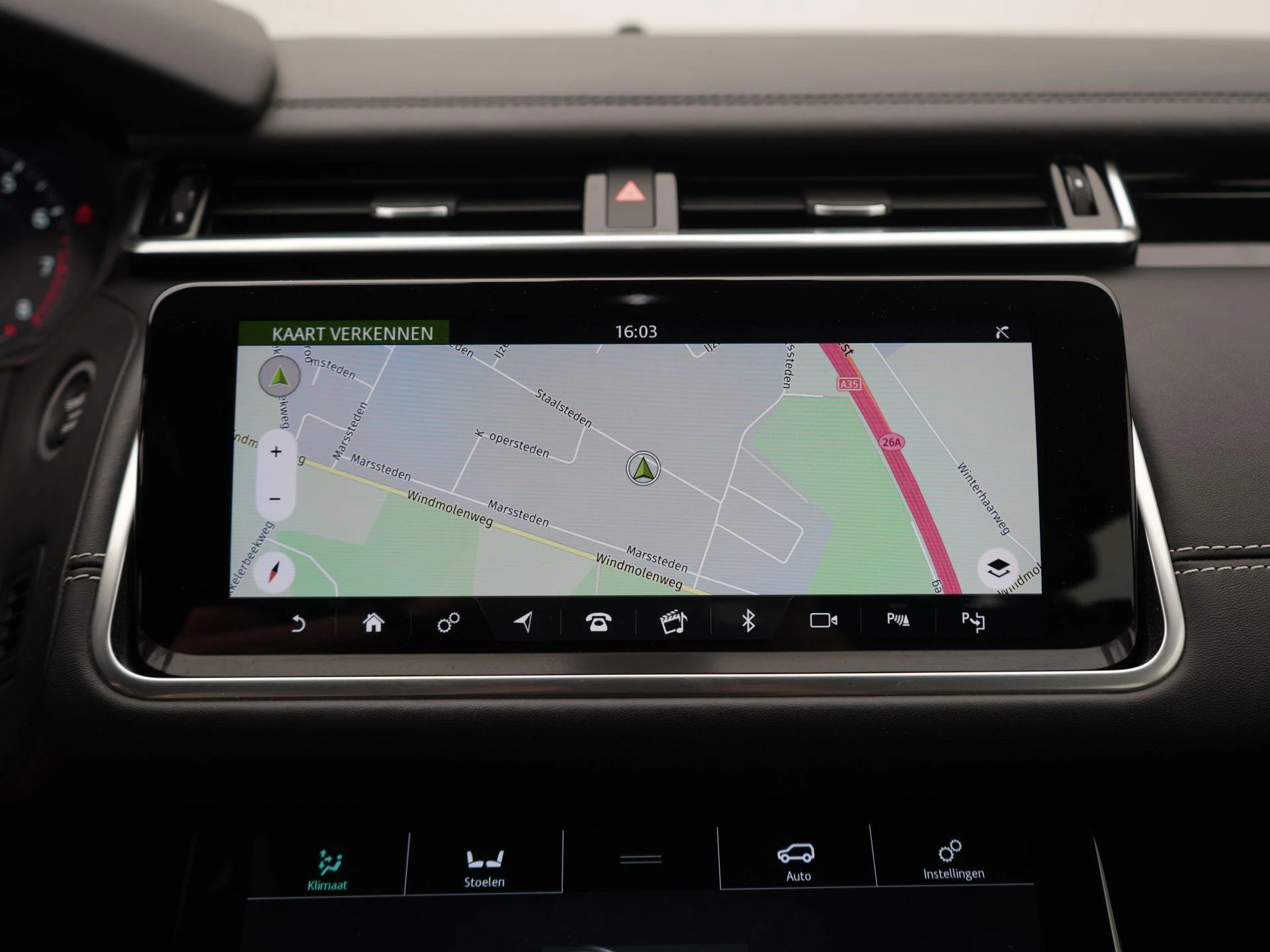 Land Rover-Range Rover Velar-image-13