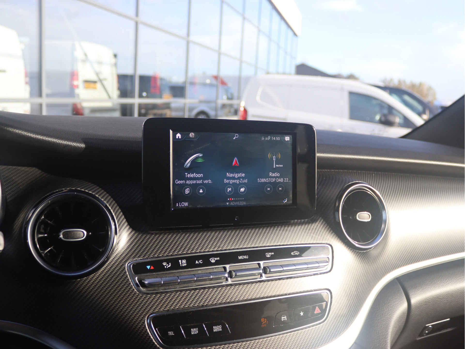 Mercedes-Benz-V-Klasse-image-9