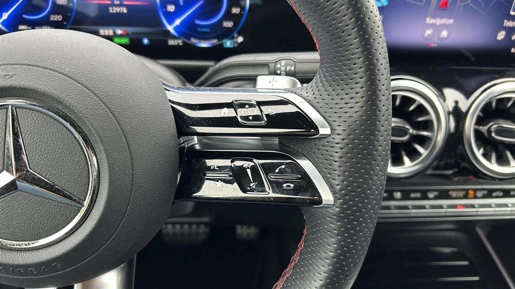 Mercedes-Benz-EQB-image-24