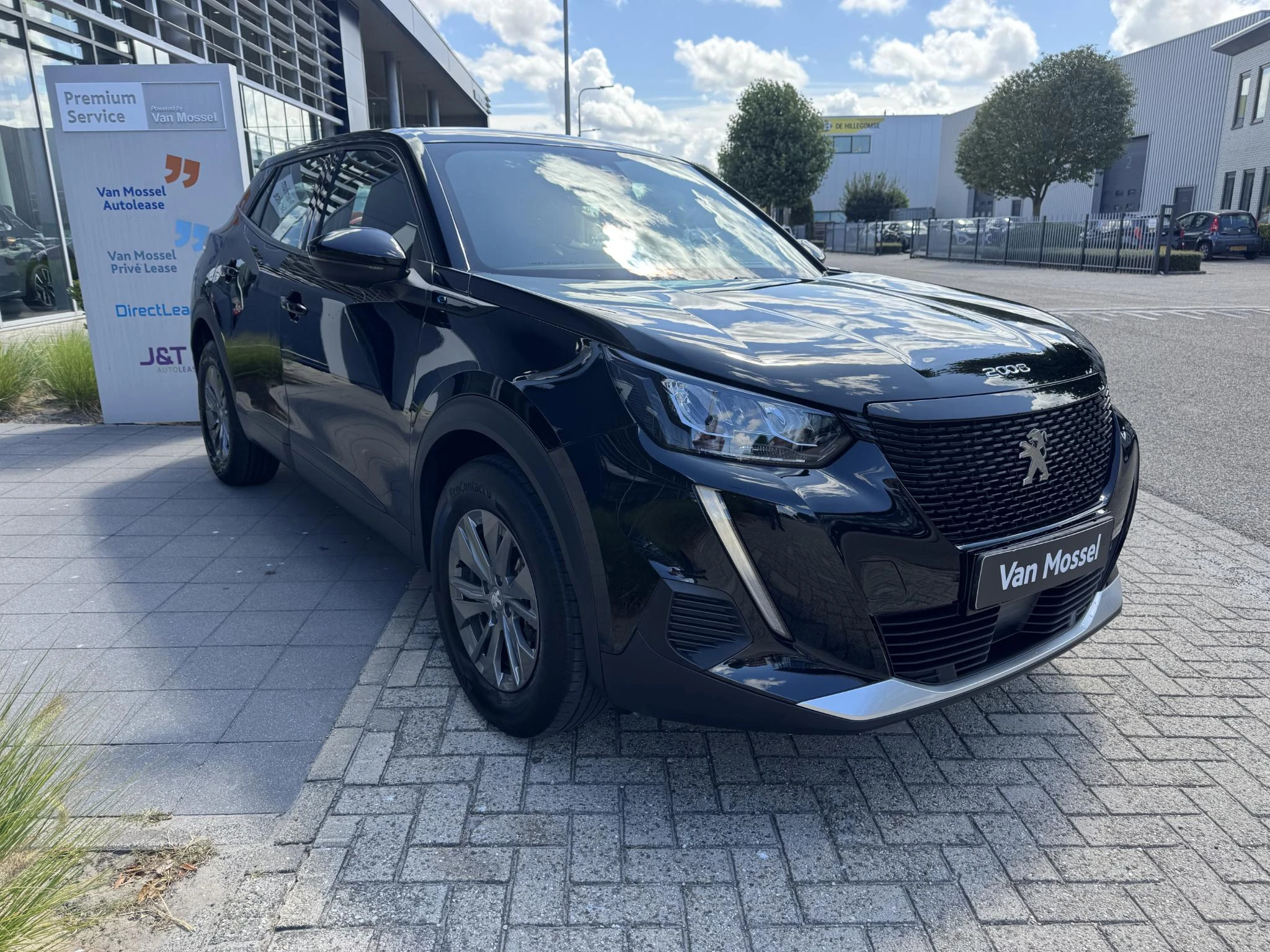 Peugeot-e-2008-image-5