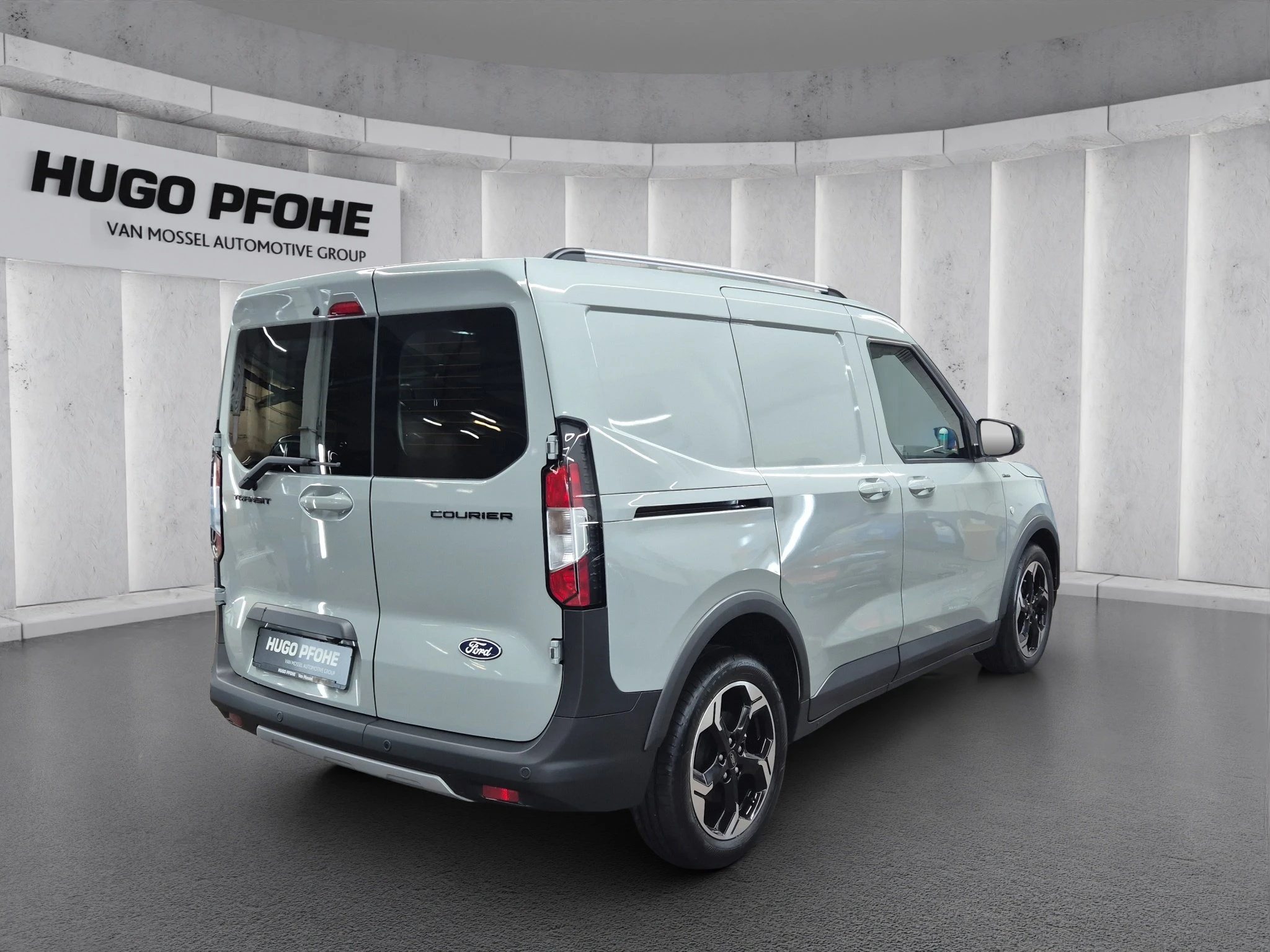 Ford-Transit Courier-image-4