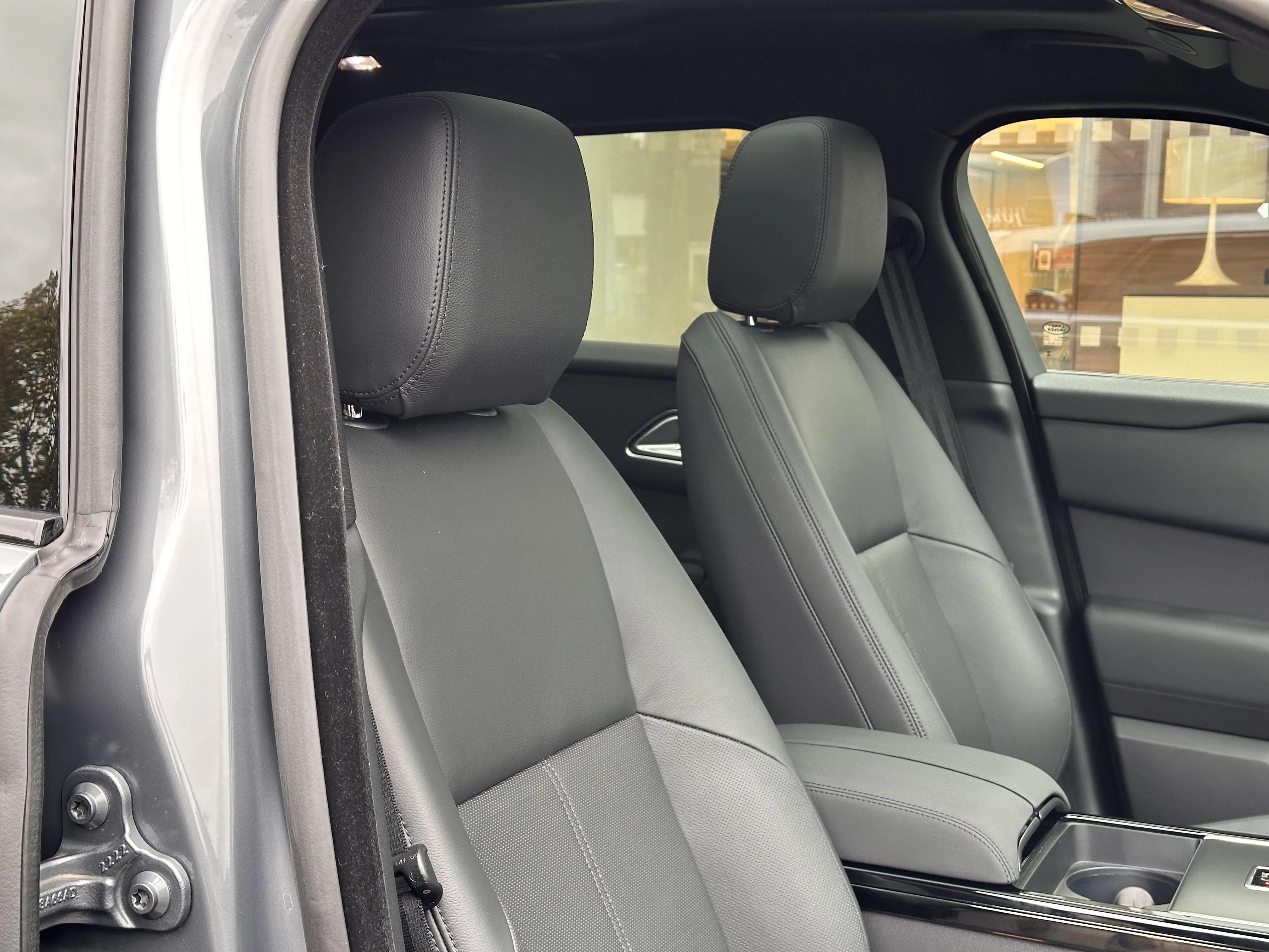 Land Rover-Range Rover Velar-image-8