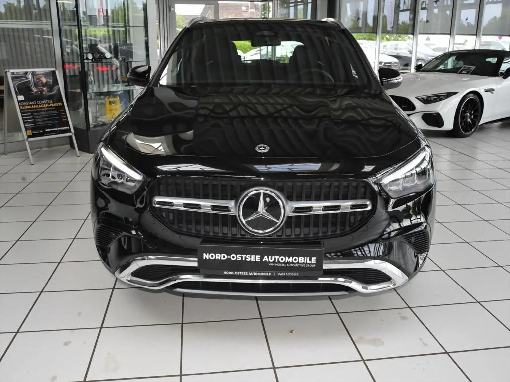 Mercedes-Benz-GLA 200 d-image-3