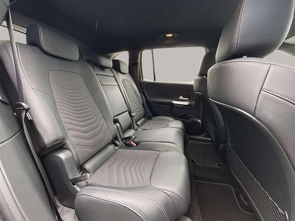 Mercedes-Benz-EQB-image-19