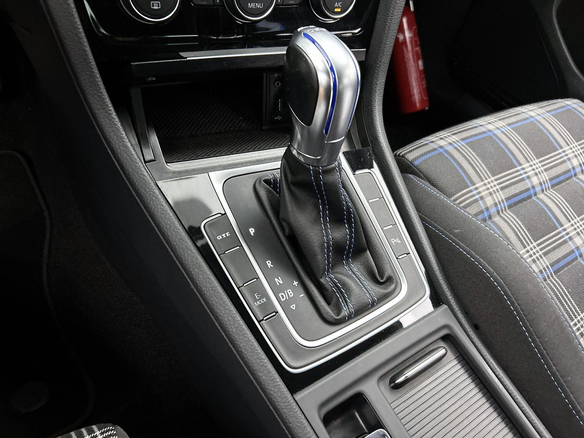 Volkswagen-Golf-image-19
