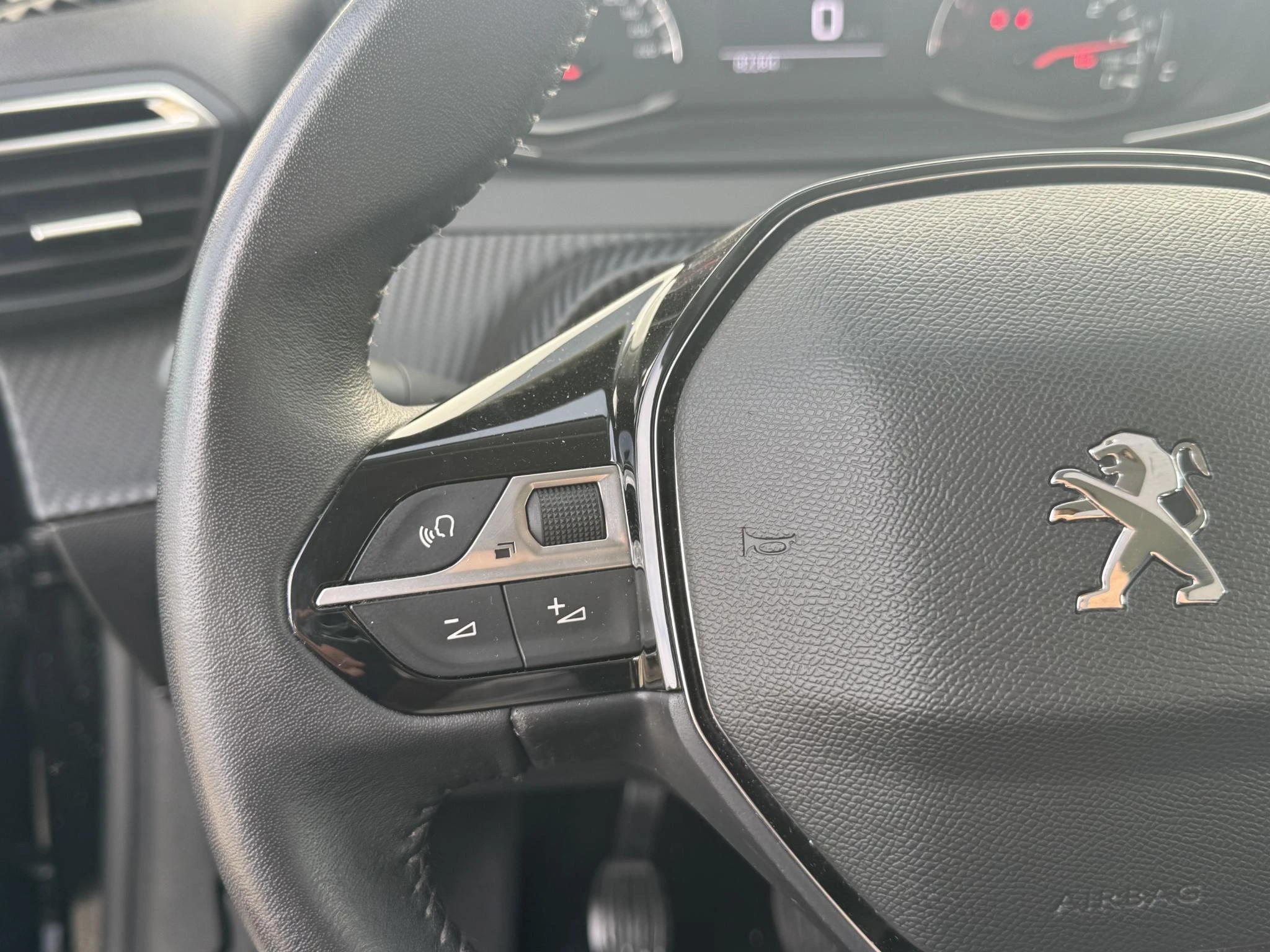 Peugeot-208-image-12