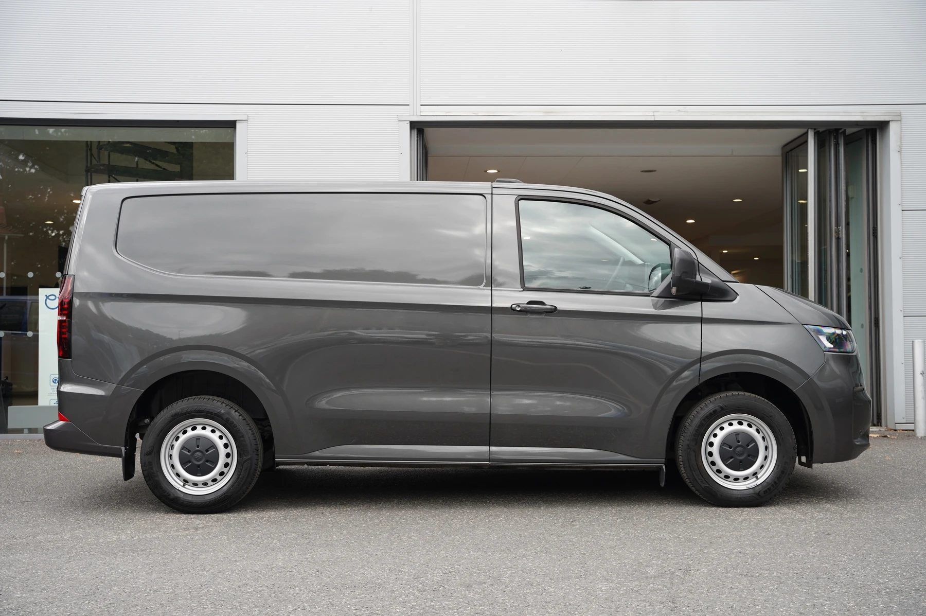 Volkswagen-Transporter-image-3