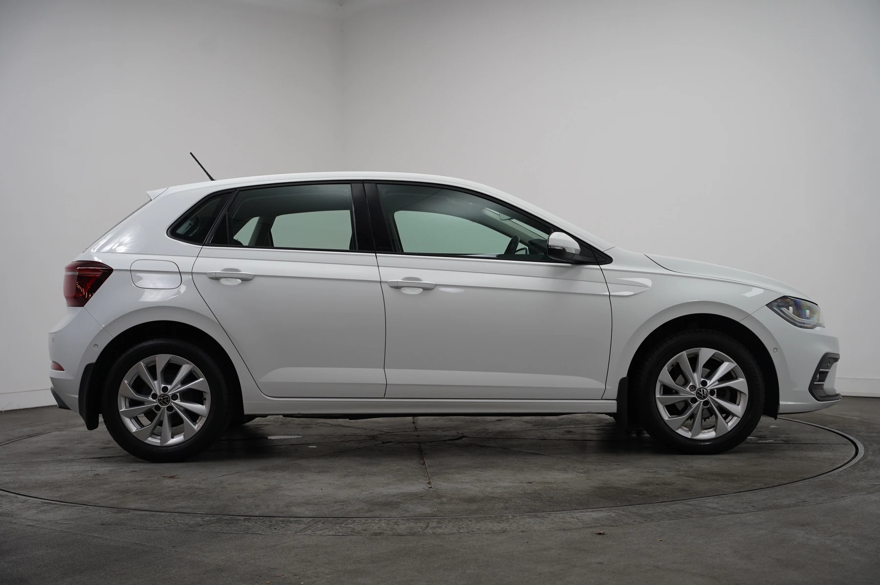 Volkswagen-Polo-image-3