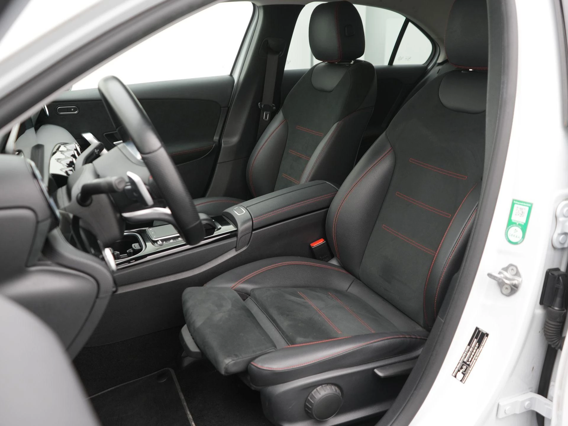 Mercedes-Benz-A-Klasse-image-8