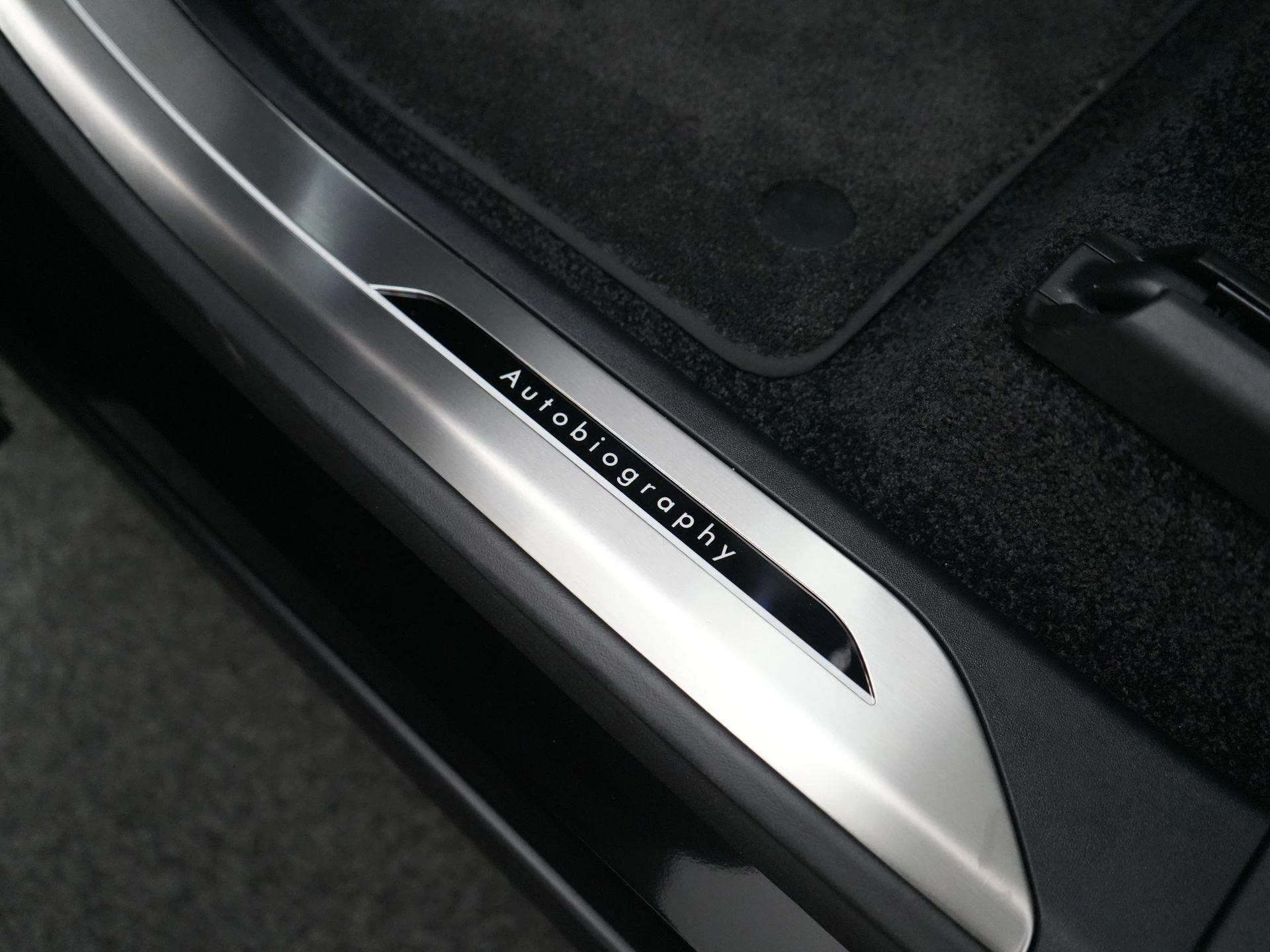 Land Rover-Range Rover-image-40