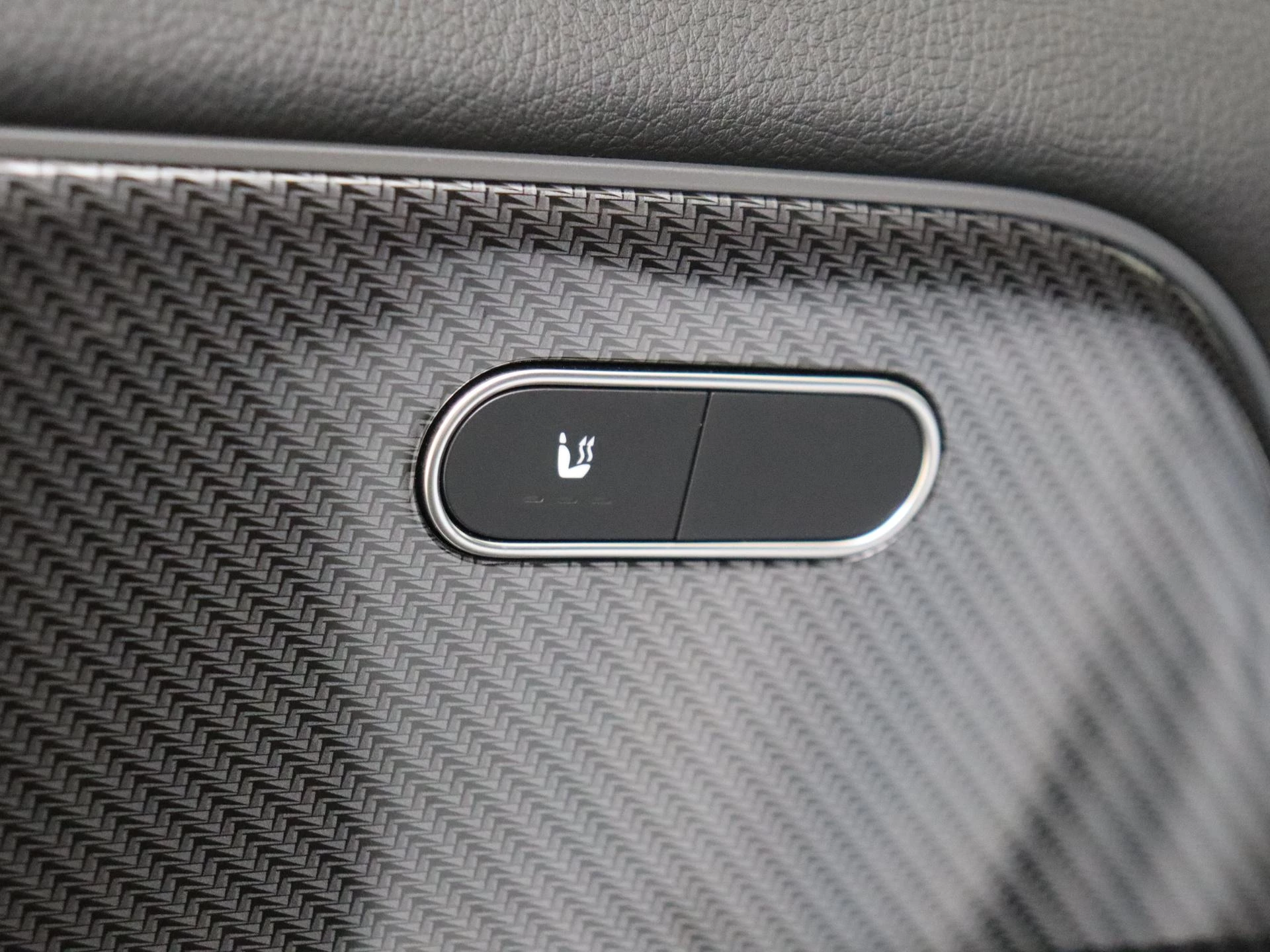 Mercedes-Benz-GLA-image-28