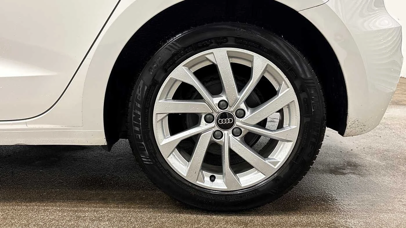 Audi-A1 Sportback-image-4