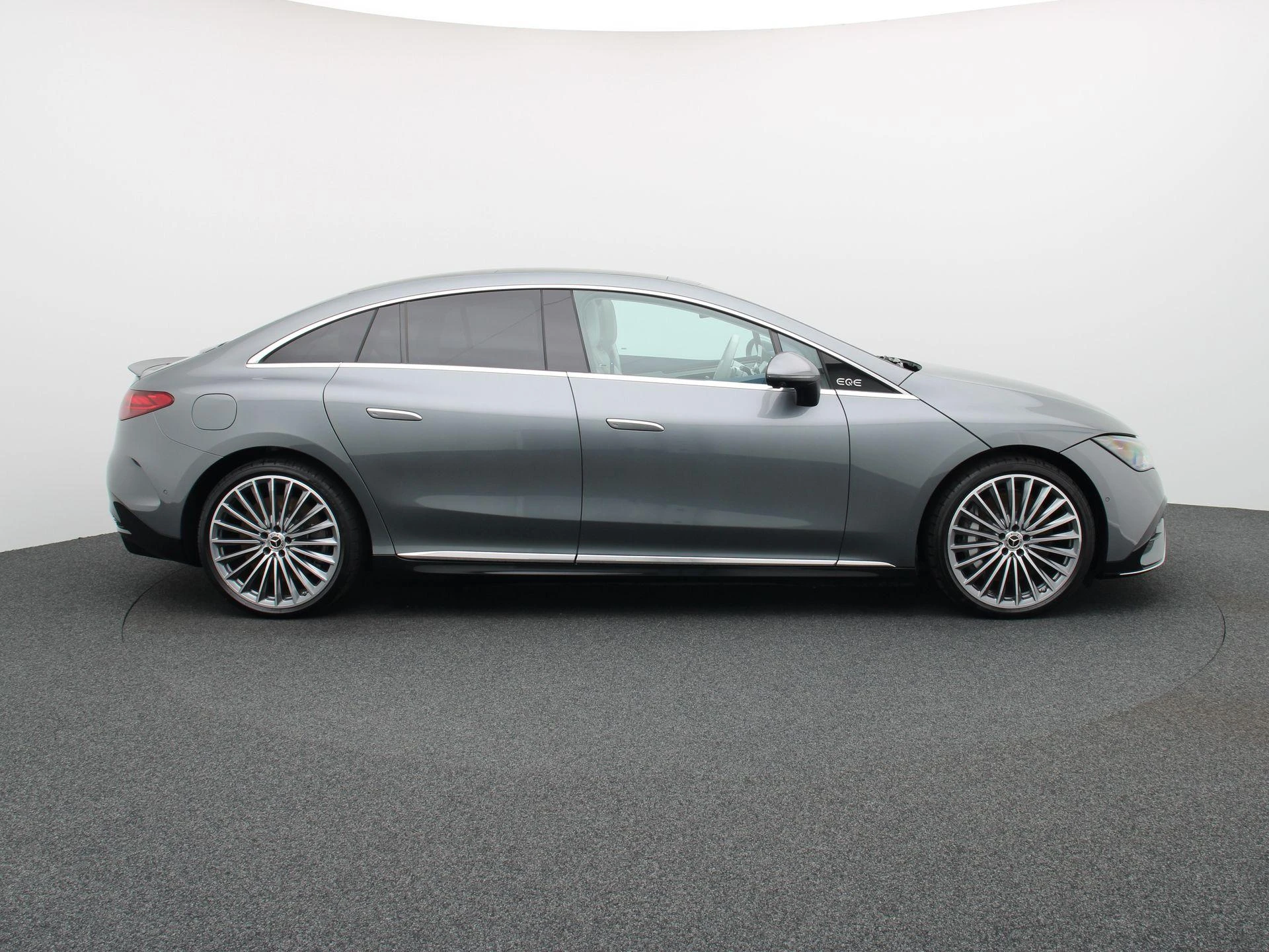 Mercedes-Benz EQE 300 Star Edition + DIGITAL LIGHT + AIRMATIC + PANO DAK + LEDER +
