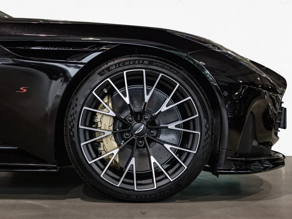Aston Martin-DB12-image-5