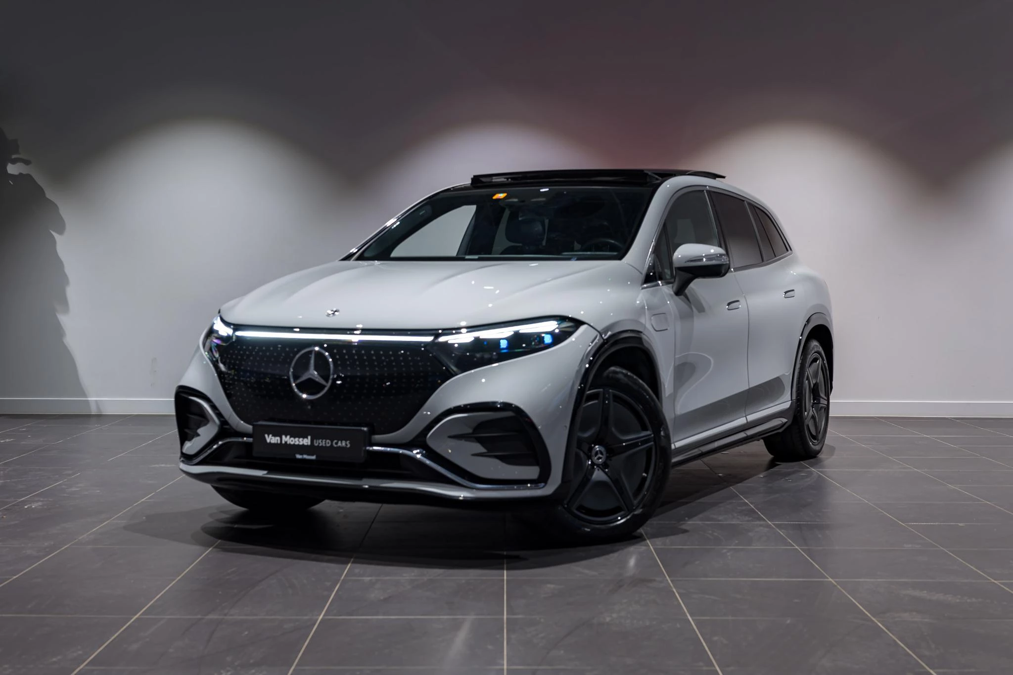 Mercedes-Benz-EQS-image-0