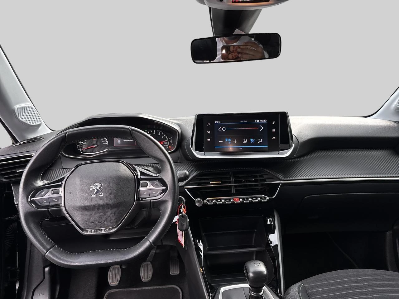 Peugeot-208-image-12