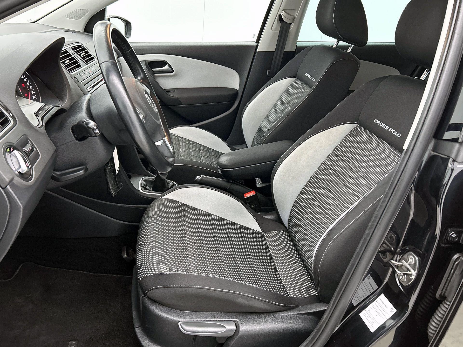 Volkswagen-Polo-image-30