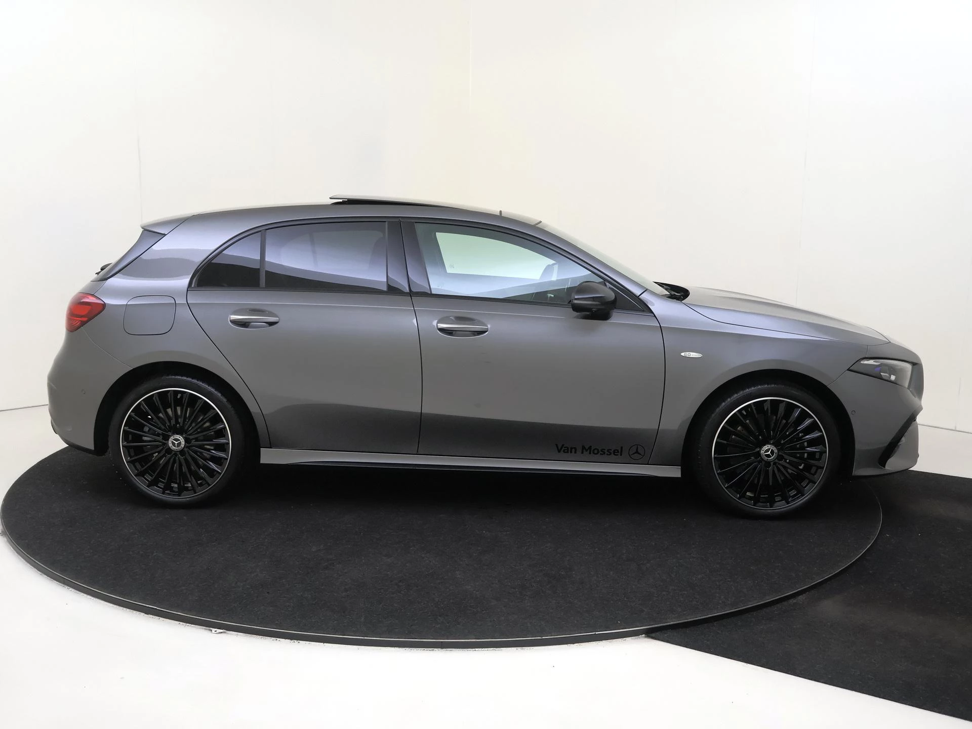 Mercedes-Benz-A-Klasse-image-8