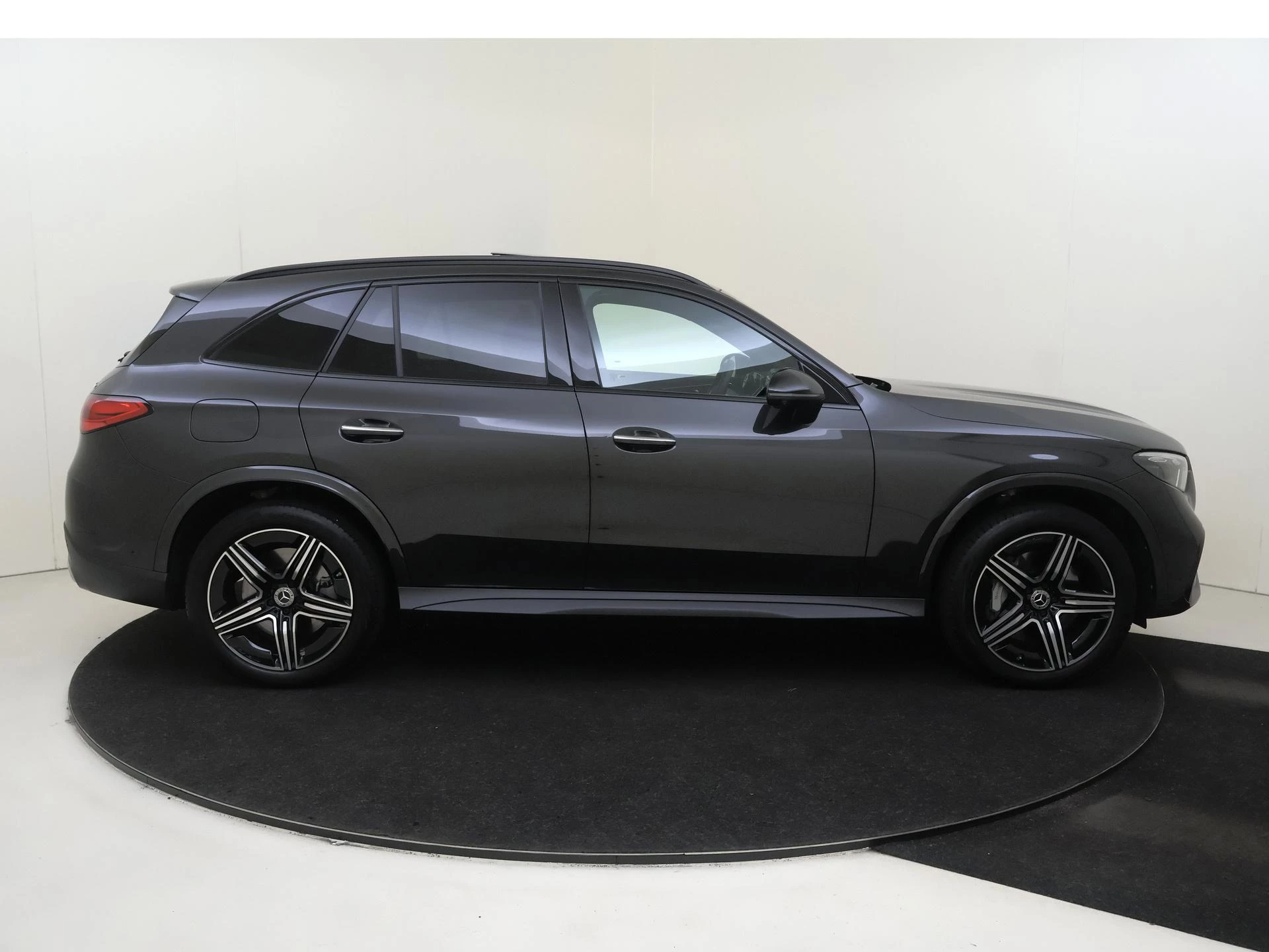 Mercedes-Benz-GLC-image-8