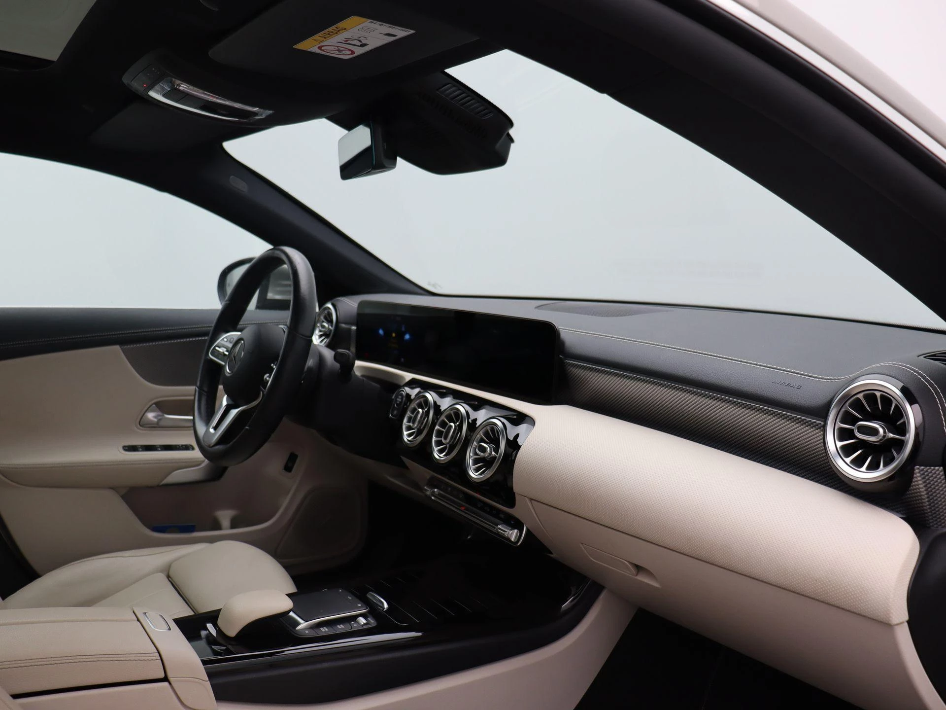 Mercedes-Benz CLA 200 Luxury Line Shooting Brake + LEDER + PANO DAK + CARPLAY + MULTIBEAM LED +