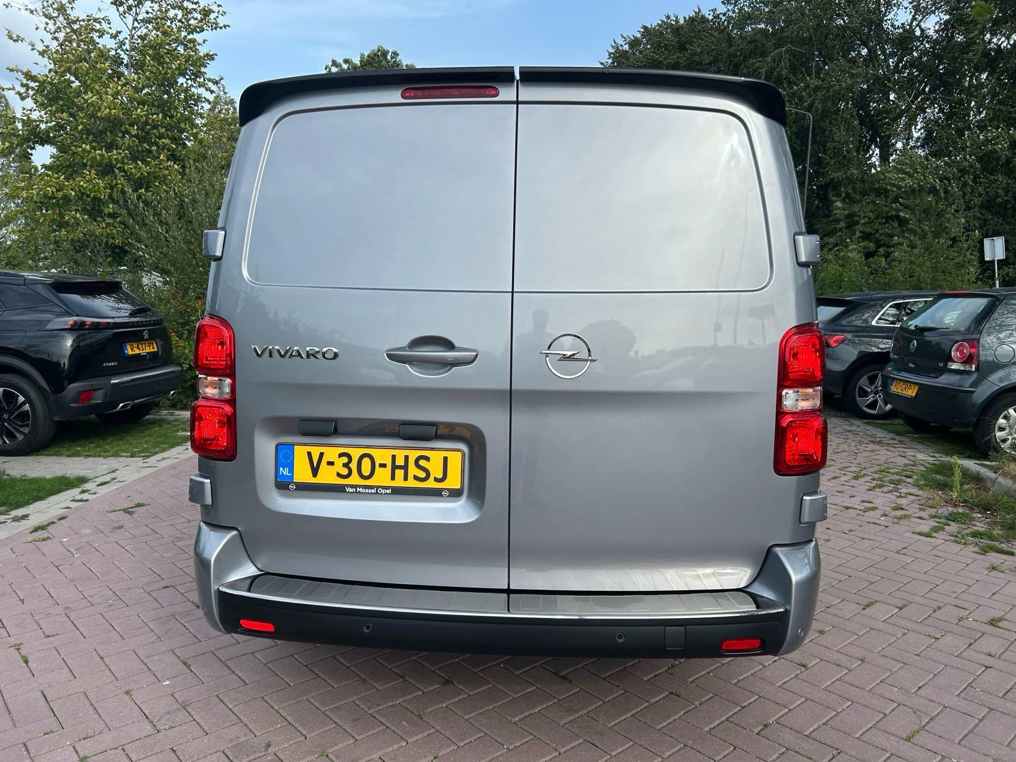 Opel-Vivaro-image-2