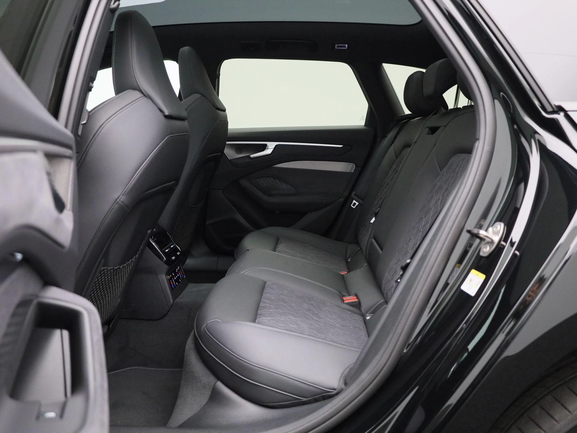 Audi A6 Avant 2.0 e-hybrid quattro S Competition 367 PK