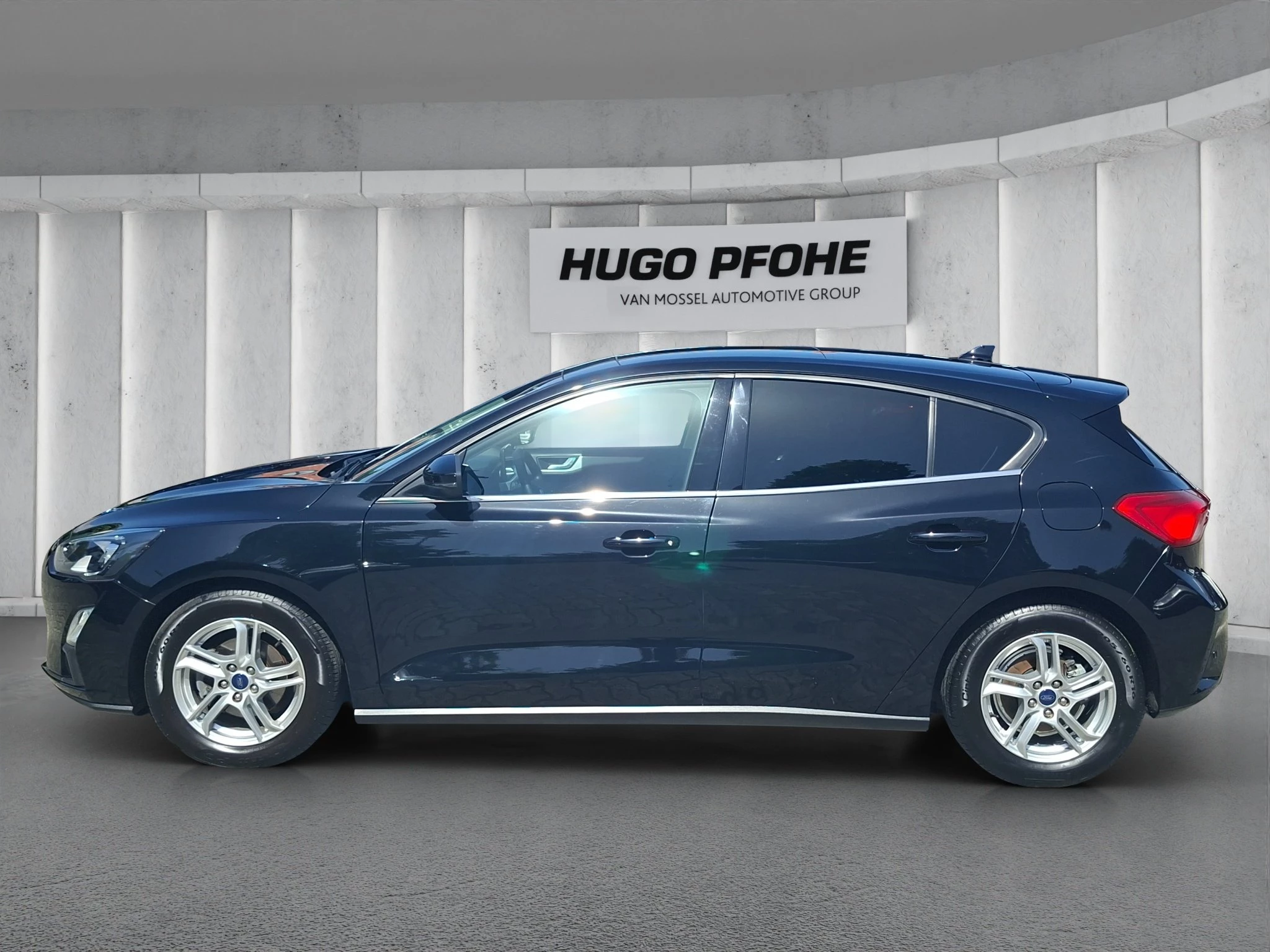 Ford Focus Cool & Connect 1.5 EB Aut. | LED | AHK | Pano | RFK | SHZ | Navi