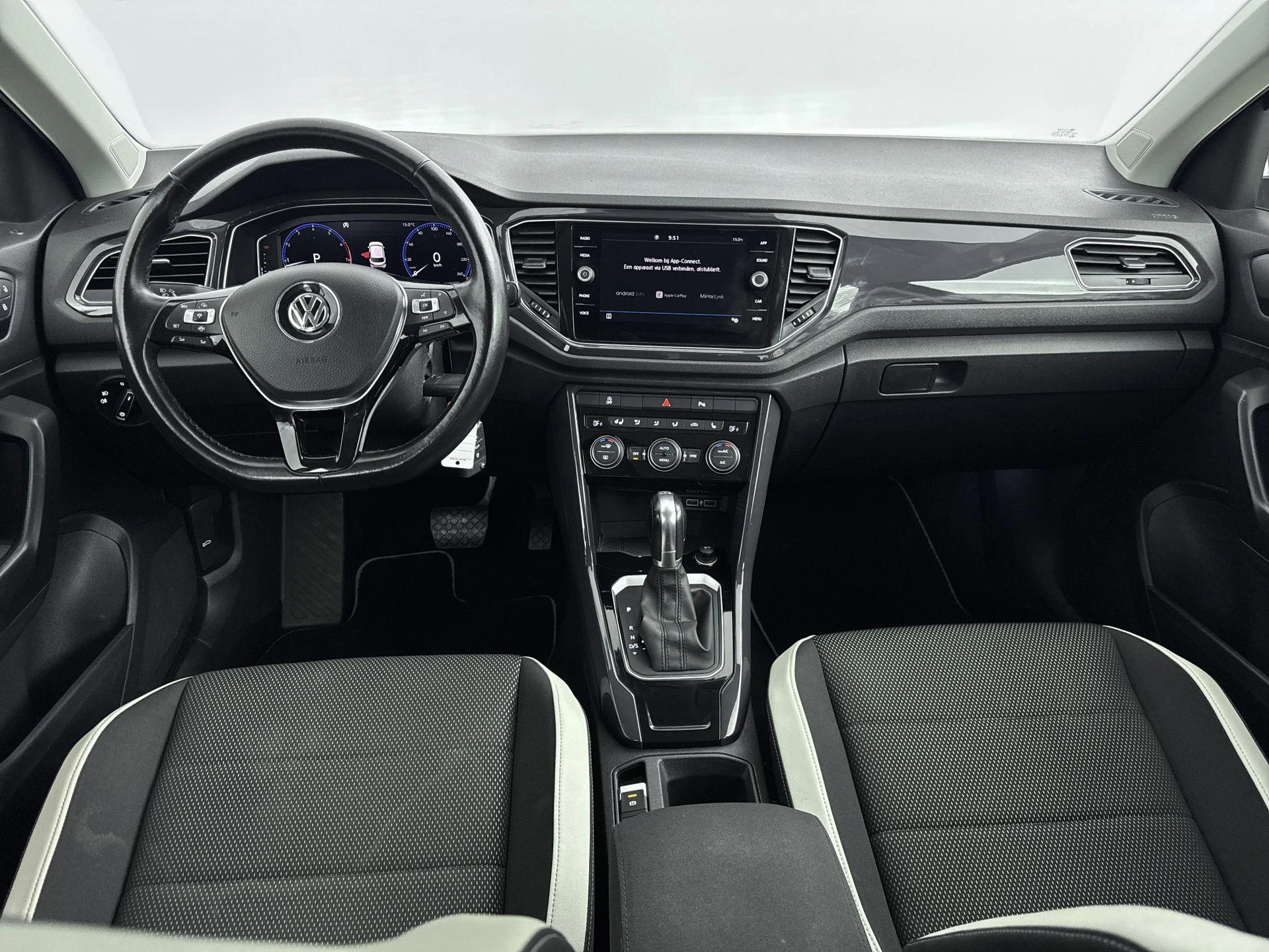 Volkswagen-T-Roc-image-15