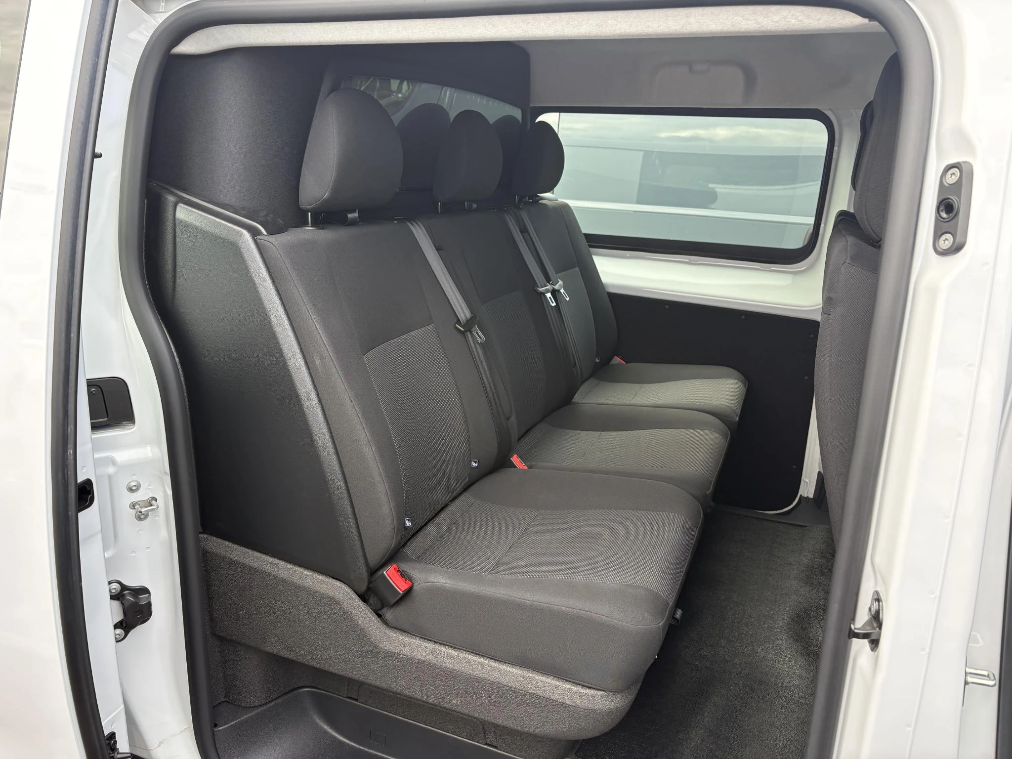 Opel-Vivaro-image-2