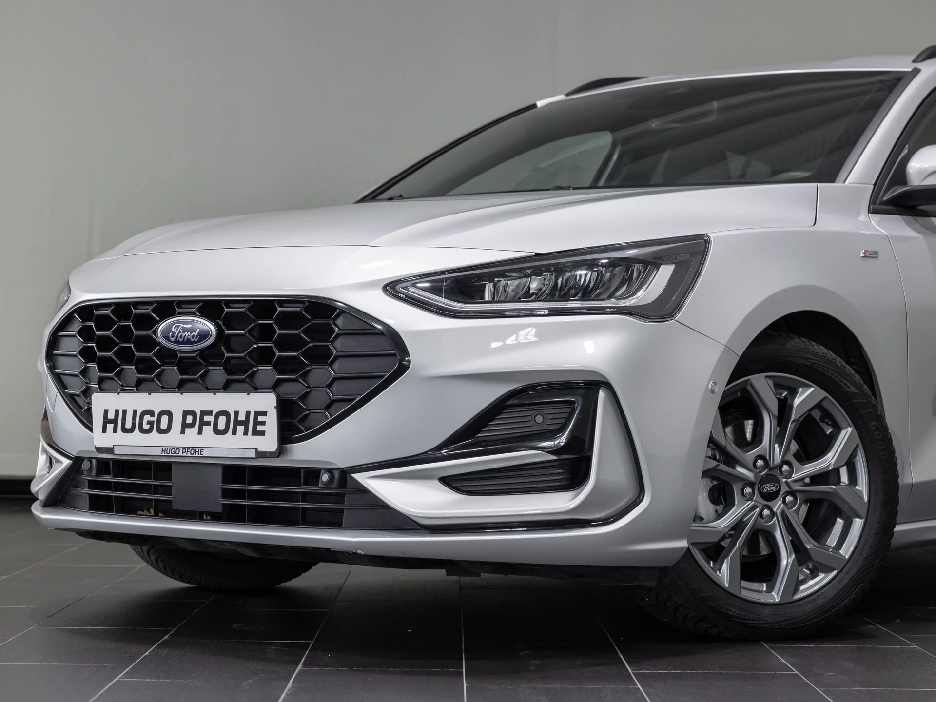 Ford Focus ST-Line X Turnier LED AHK ACC RFK GJR SHZ