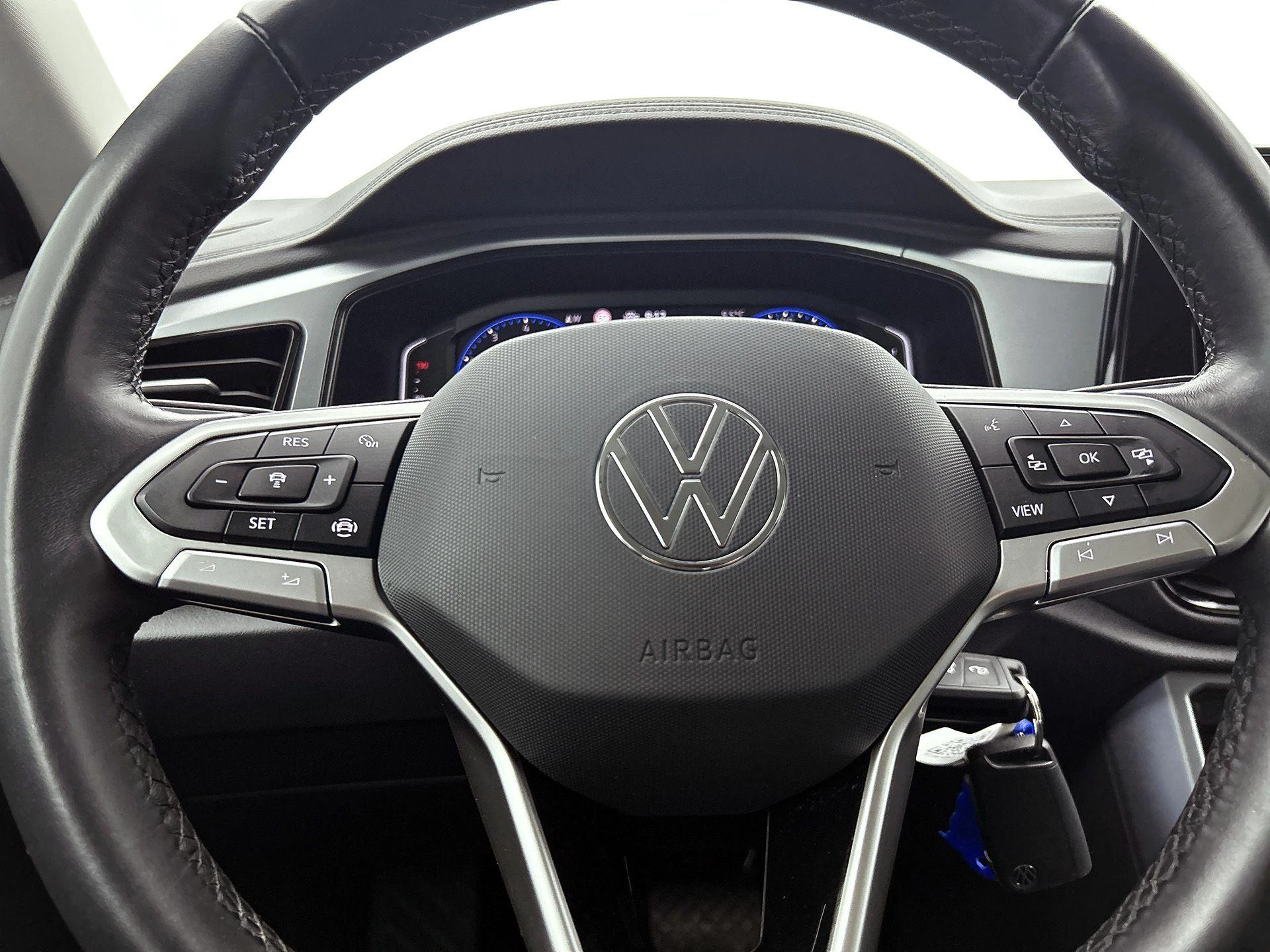 Volkswagen-T-Roc-image-34