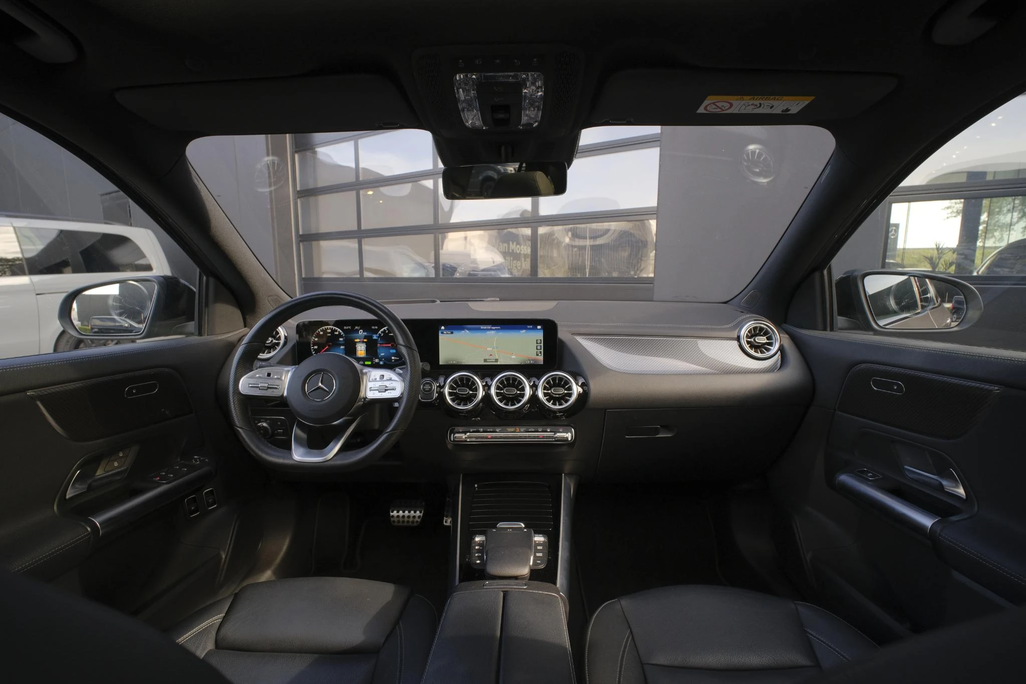 Mercedes-Benz-GLA-image-18