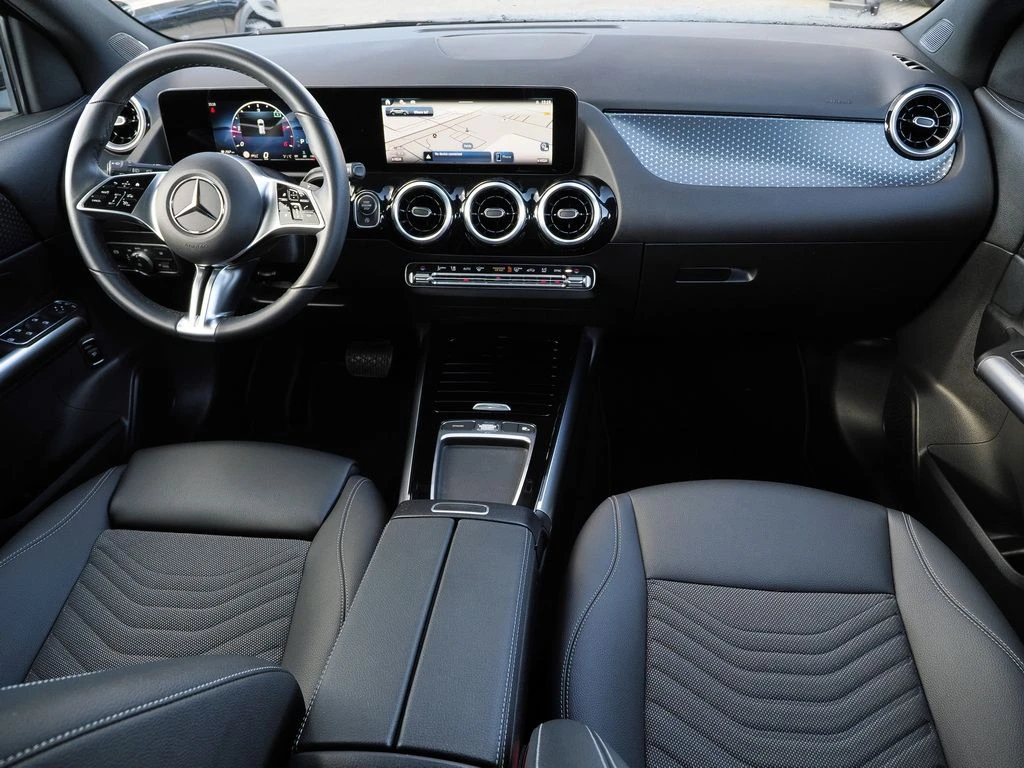 Mercedes-Benz-GLA 200 d-image-12