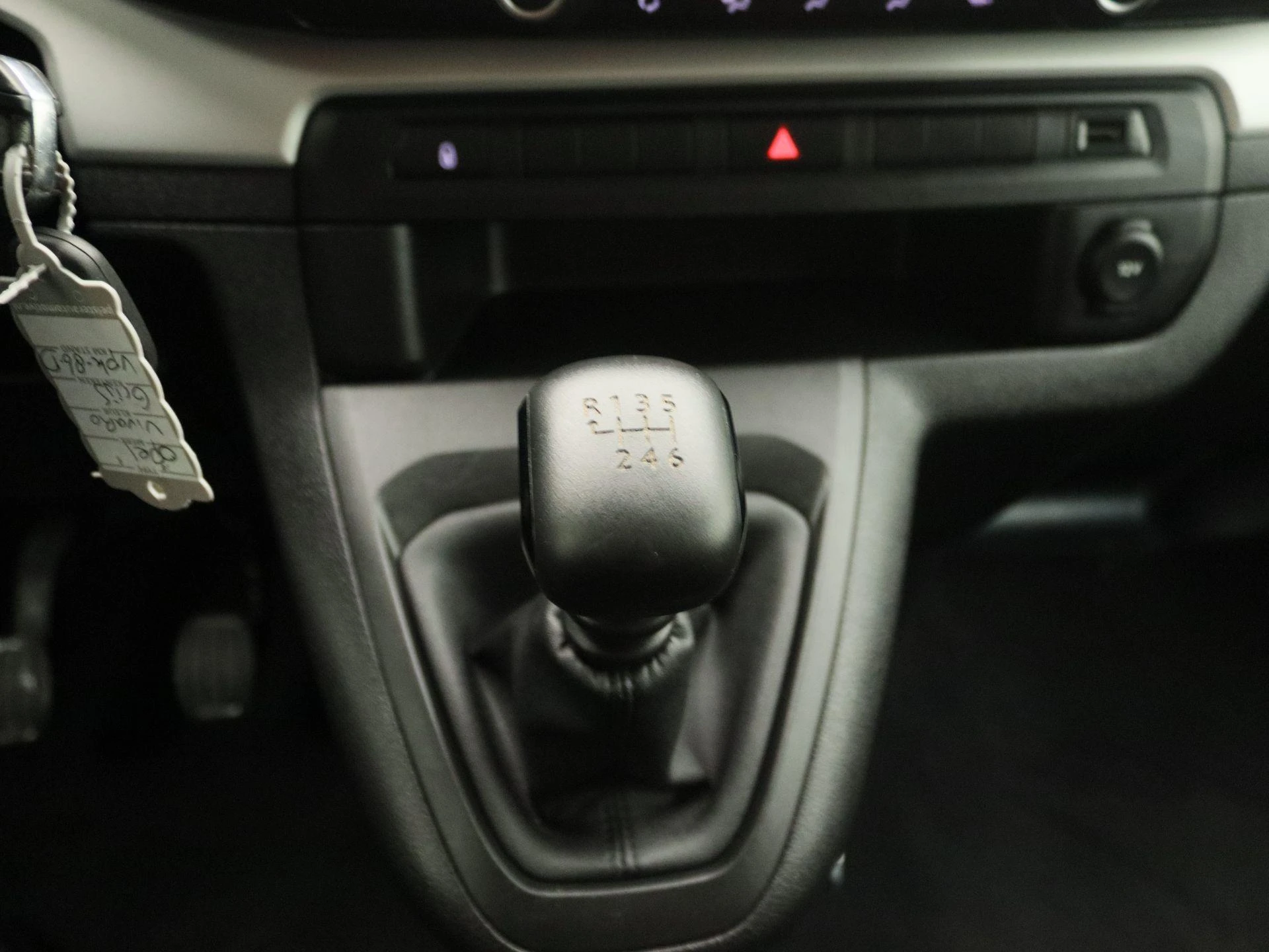 Opel-Vivaro-image-10
