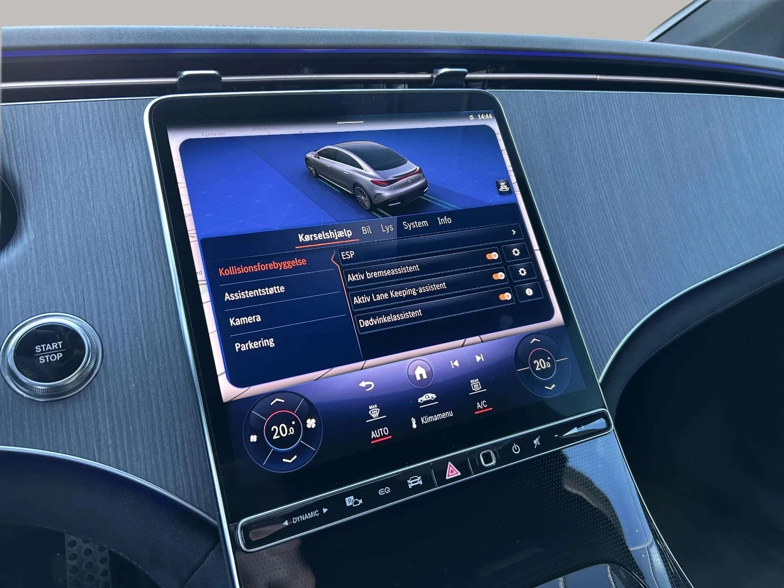 Mercedes-Benz-EQE-image-19