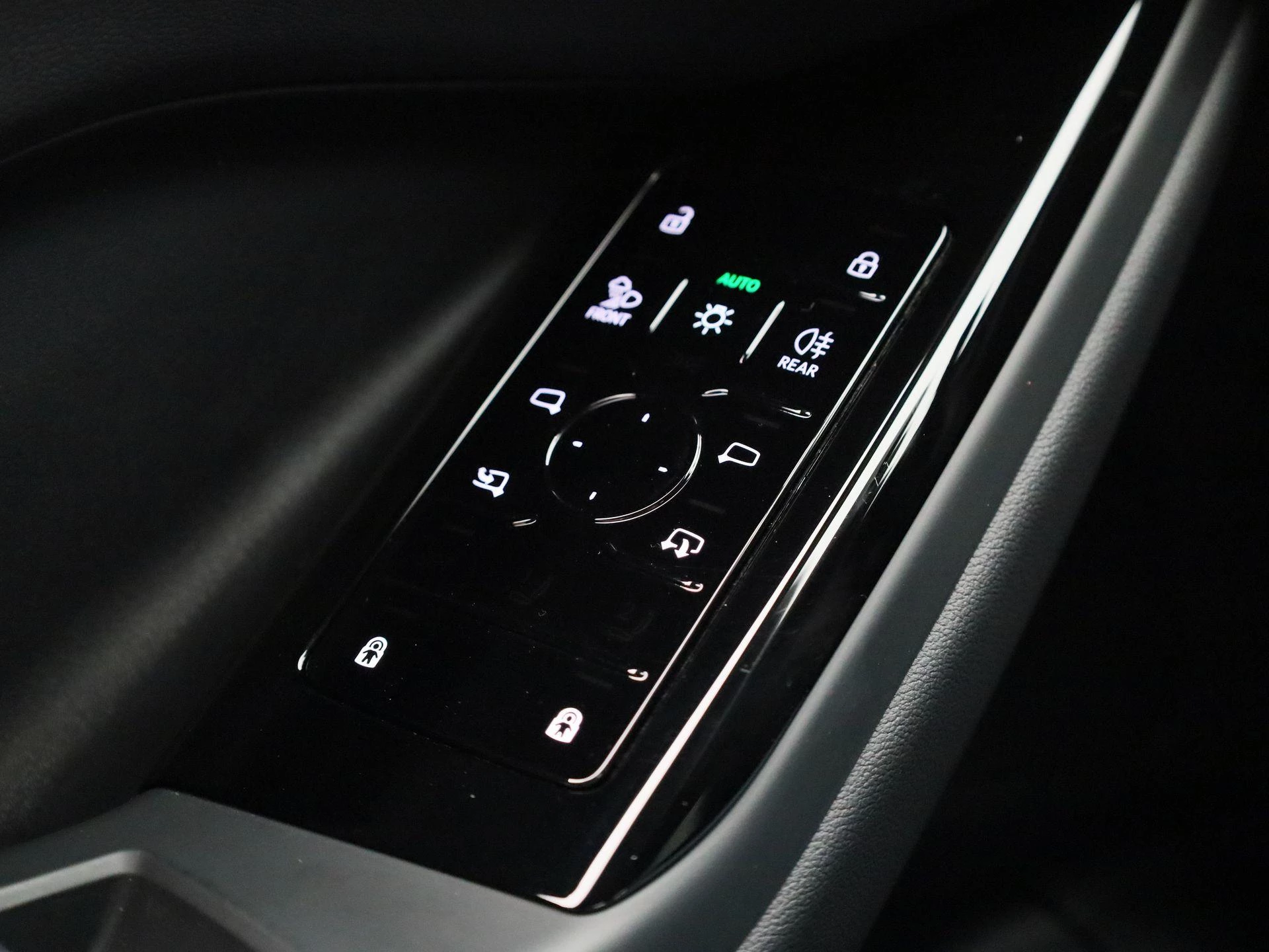 Audi-Q6 e-tron-image-34