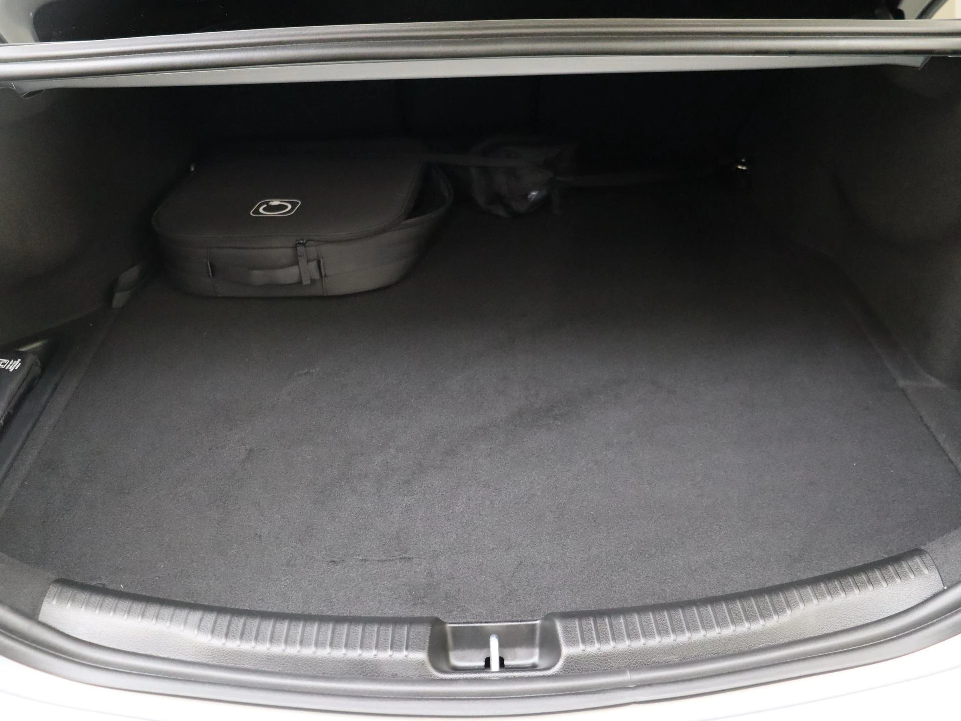 Mercedes-Benz-C-Klasse-image-30
