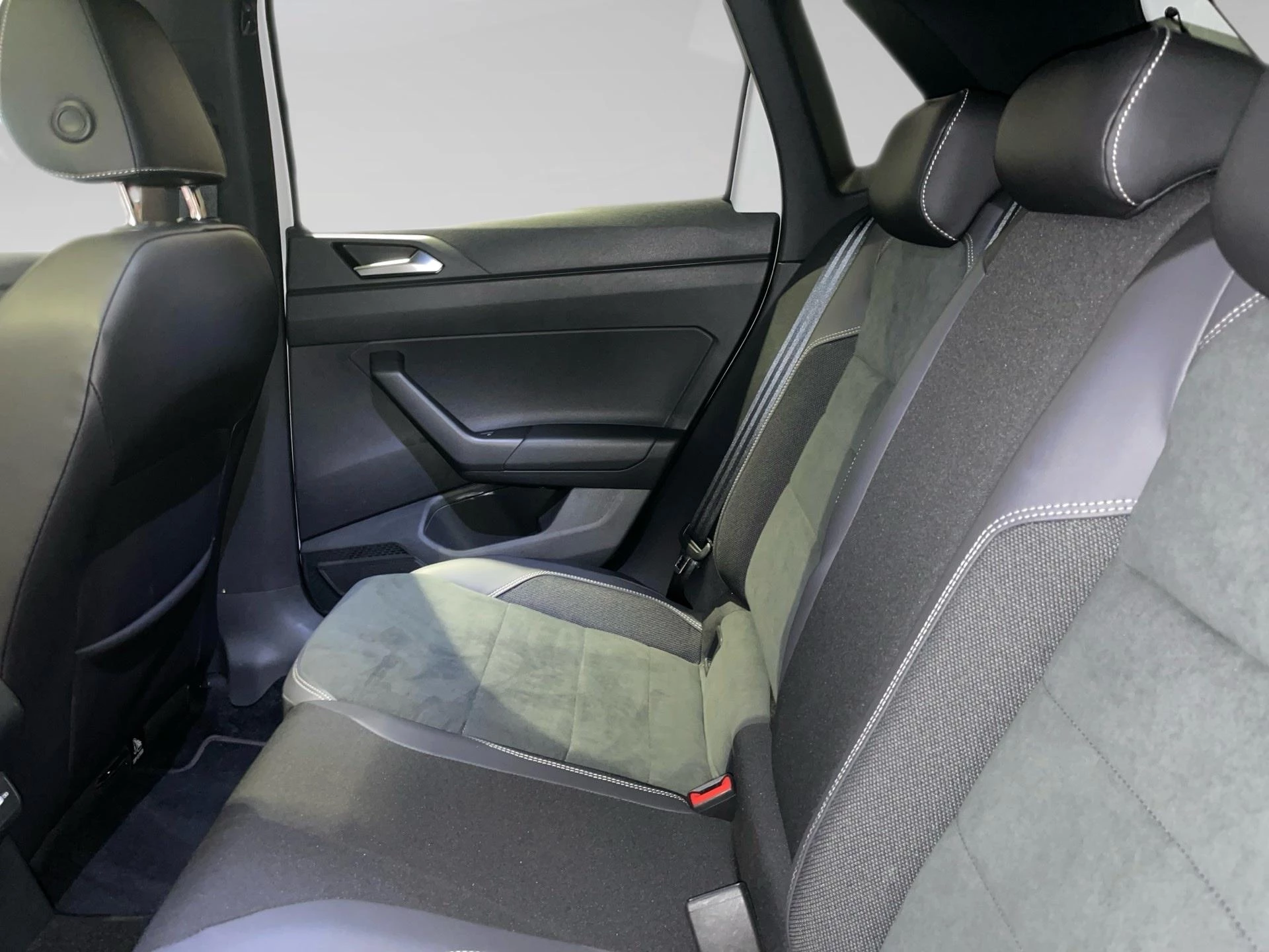 Volkswagen-Polo-image-10