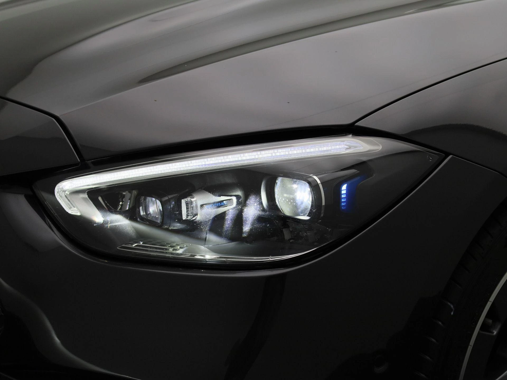 Mercedes-Benz-C-Klasse-image-16
