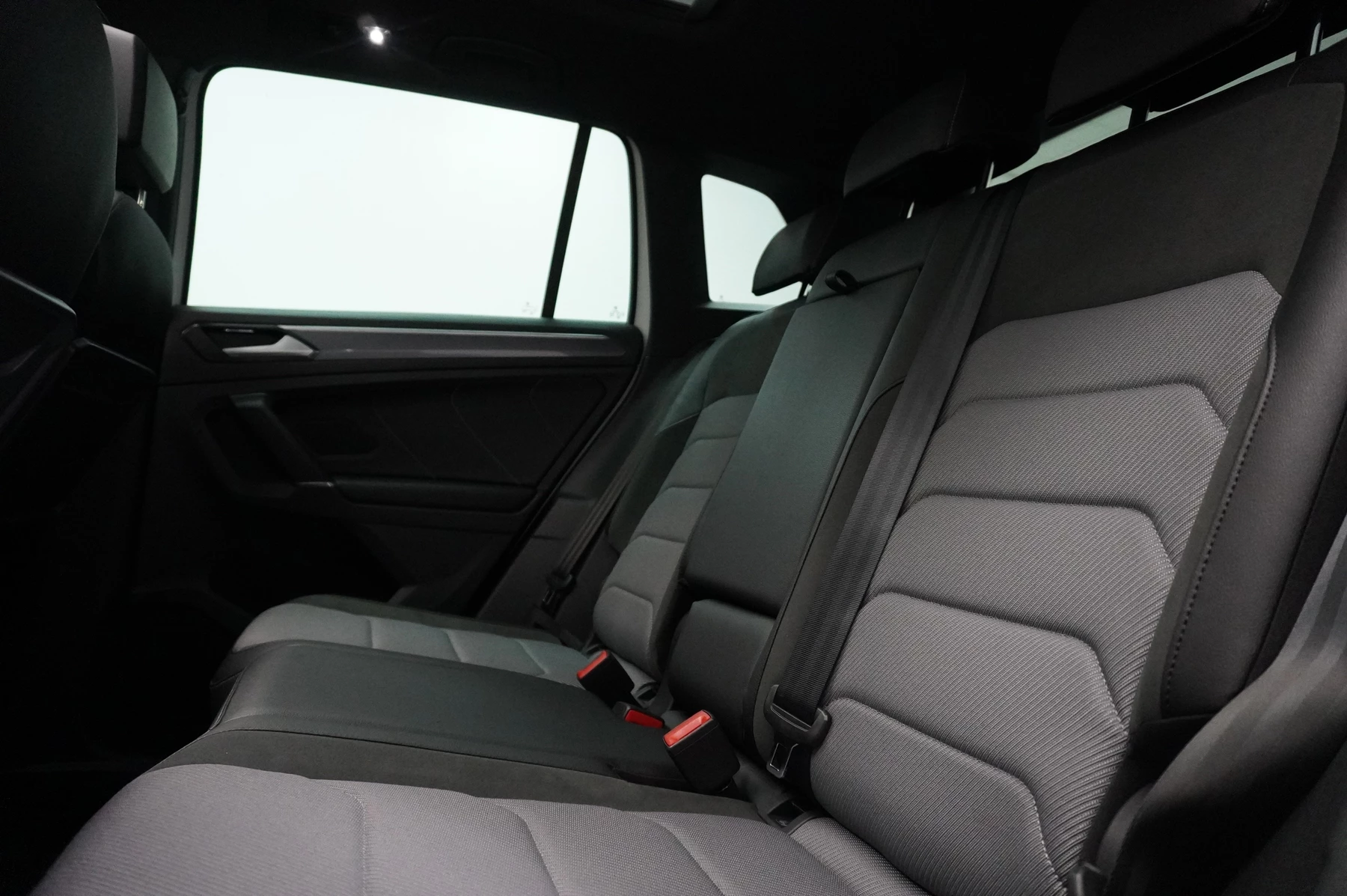 Volkswagen-Tiguan-image-12