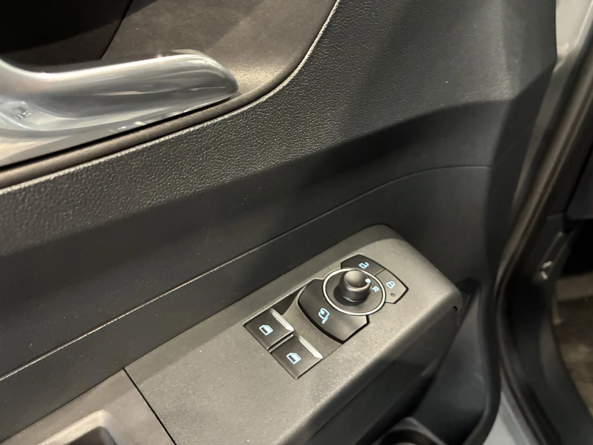 Ford-Transit Courier-image-10