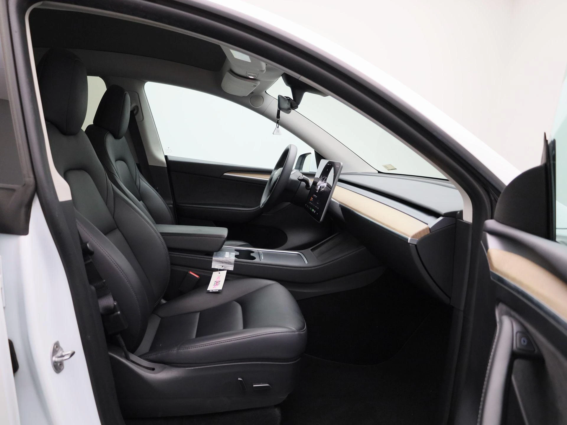 Tesla-Model Y-image-33