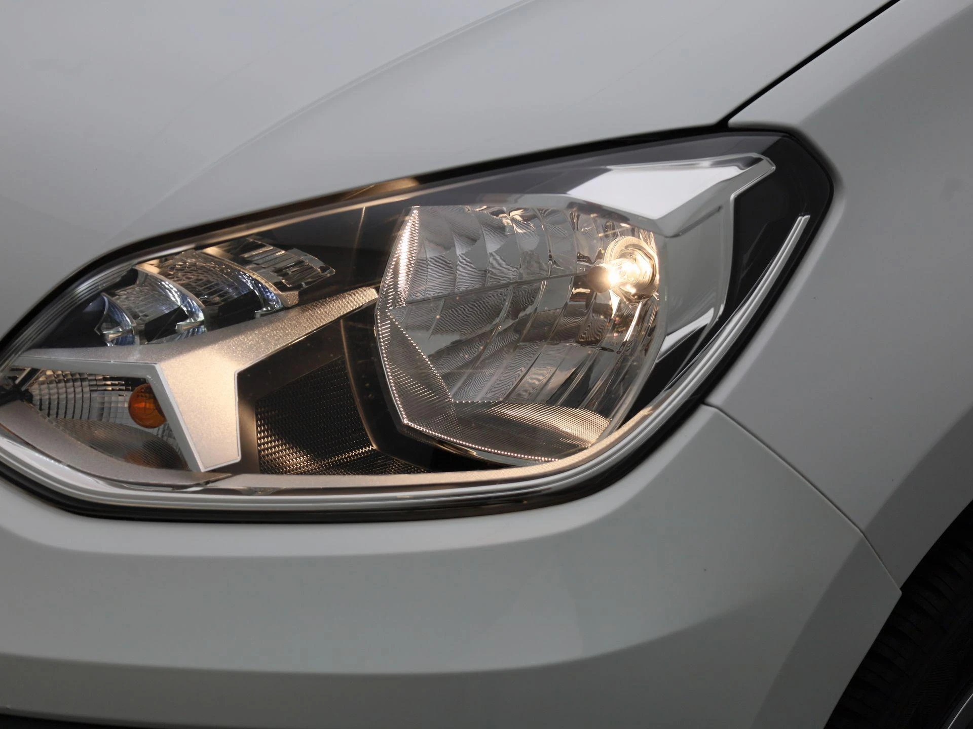 Volkswagen-up!-image-12