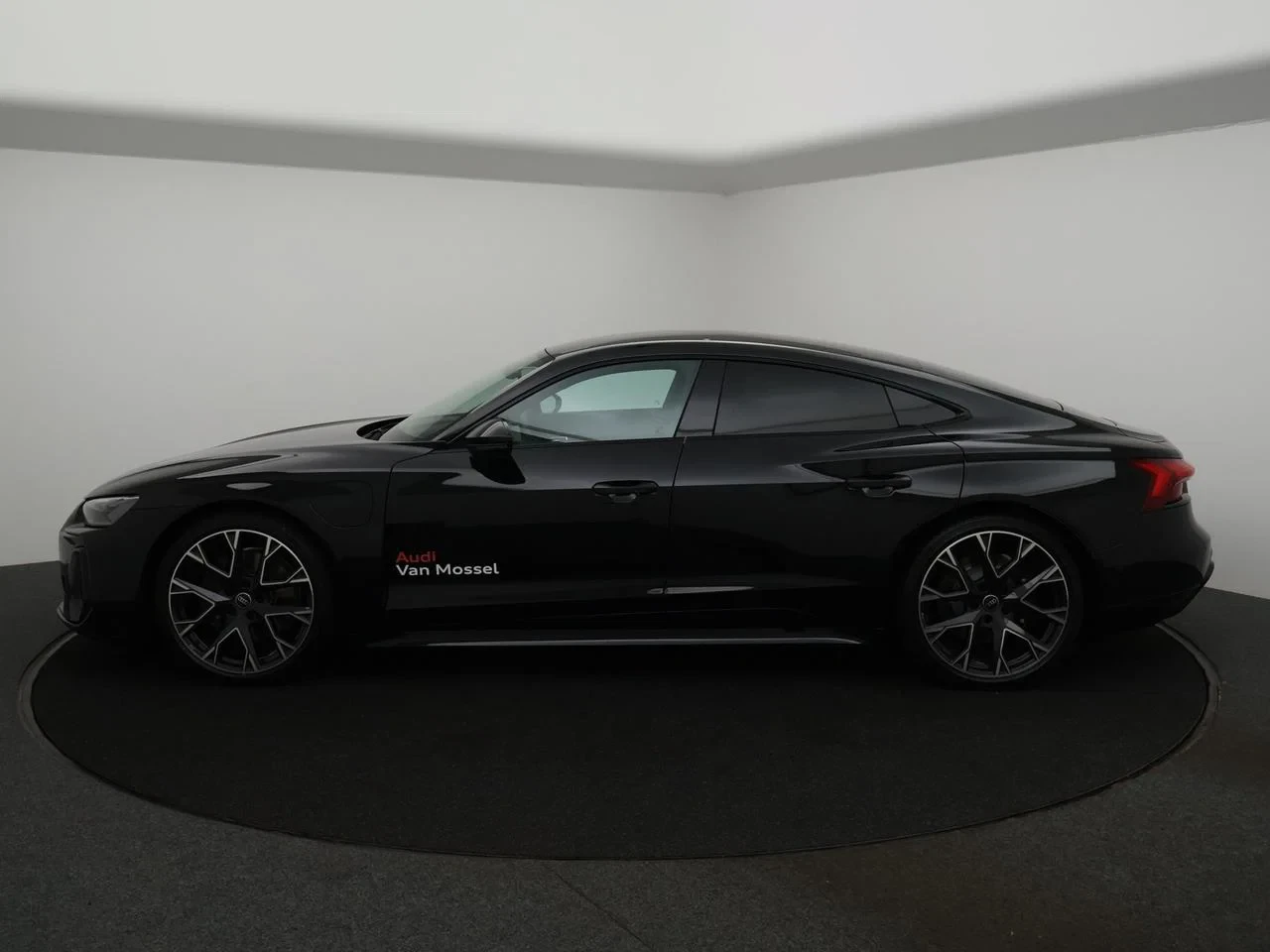 Audi-e-tron GT-image-7