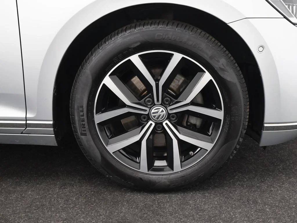 Volkswagen-Passat-image-9