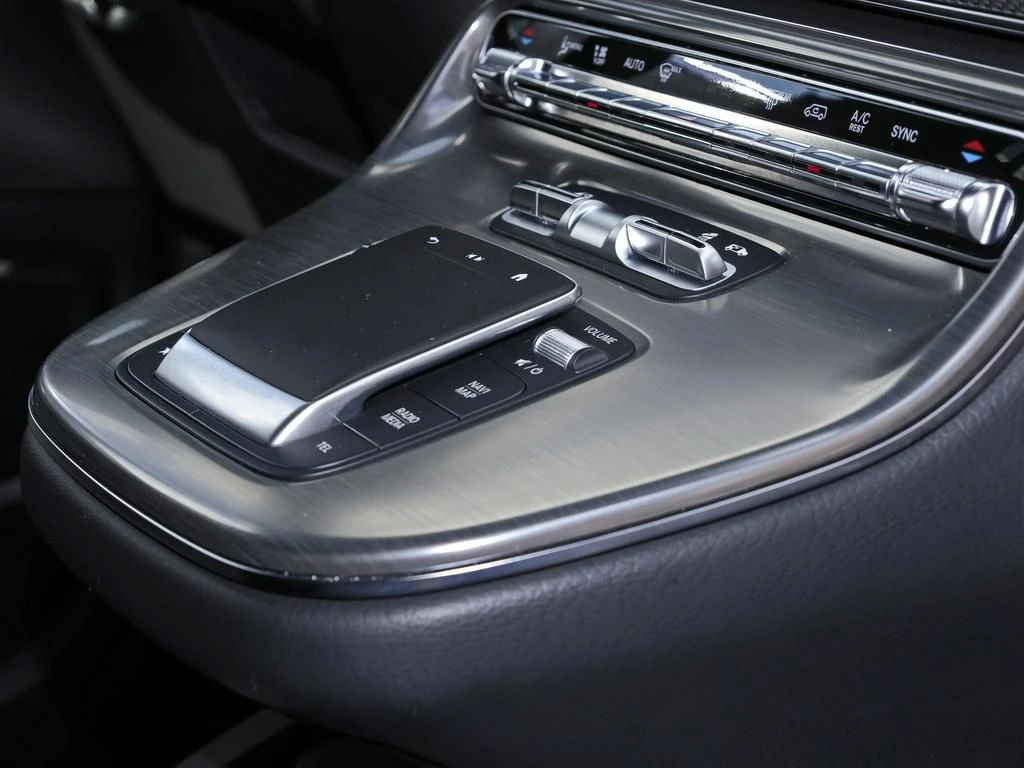 Mercedes-Benz-V-Klasse 250-image-12