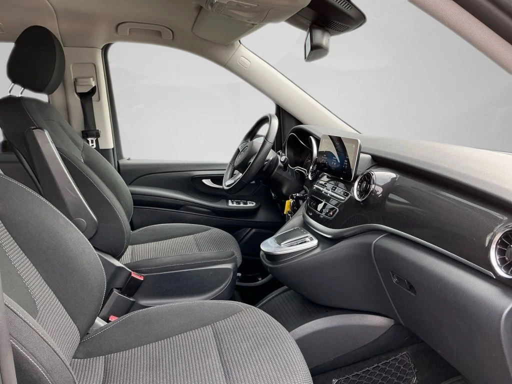 Mercedes-Benz-V-Klasse 300-image-11