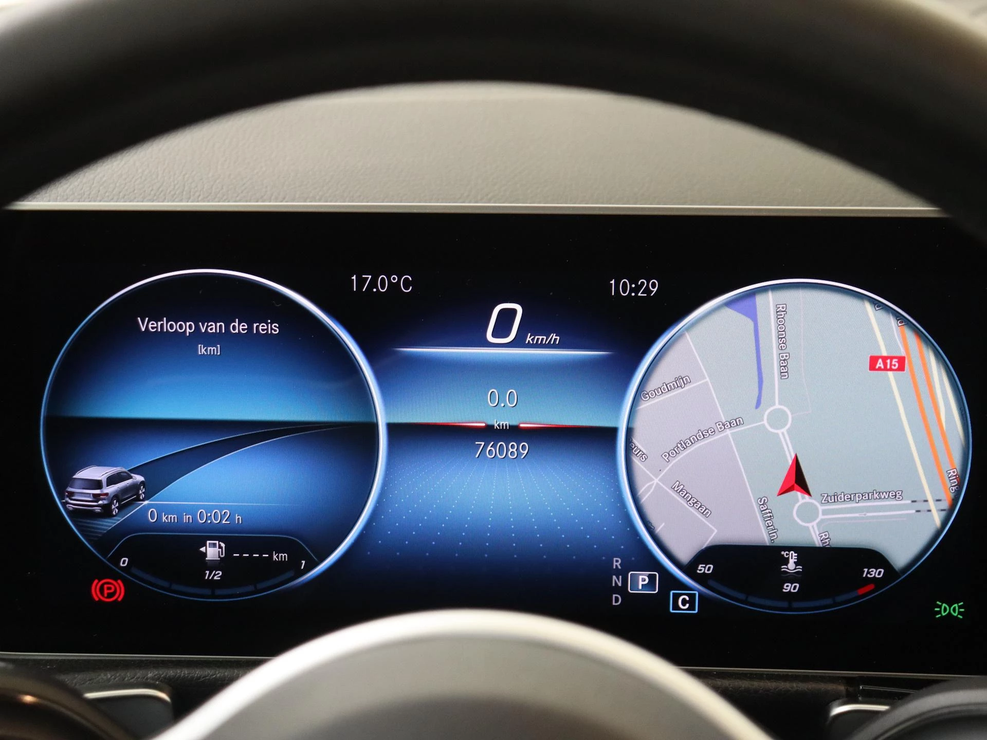 Mercedes-Benz-GLB-image-11