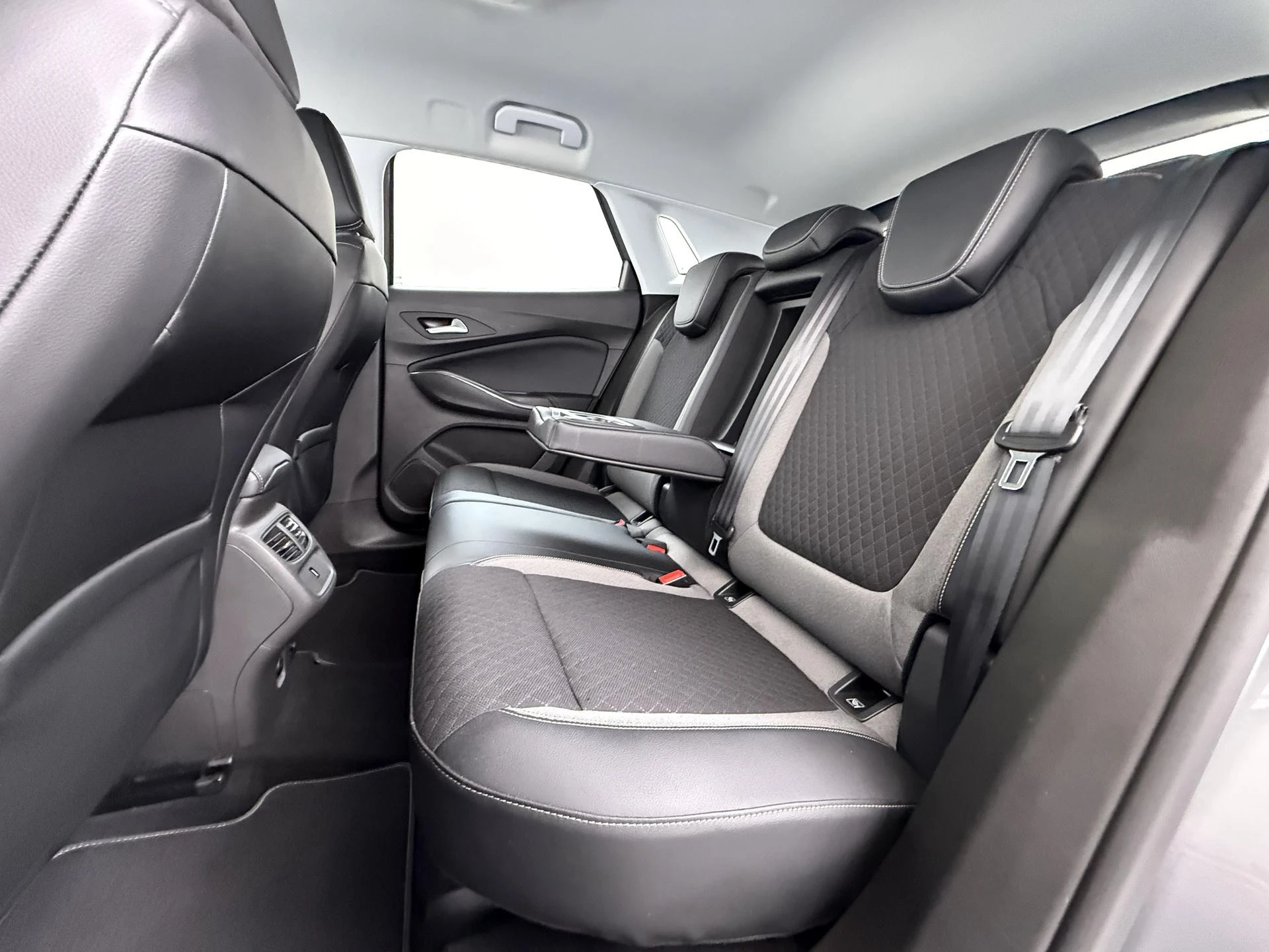 Opel-Grandland X-image-18
